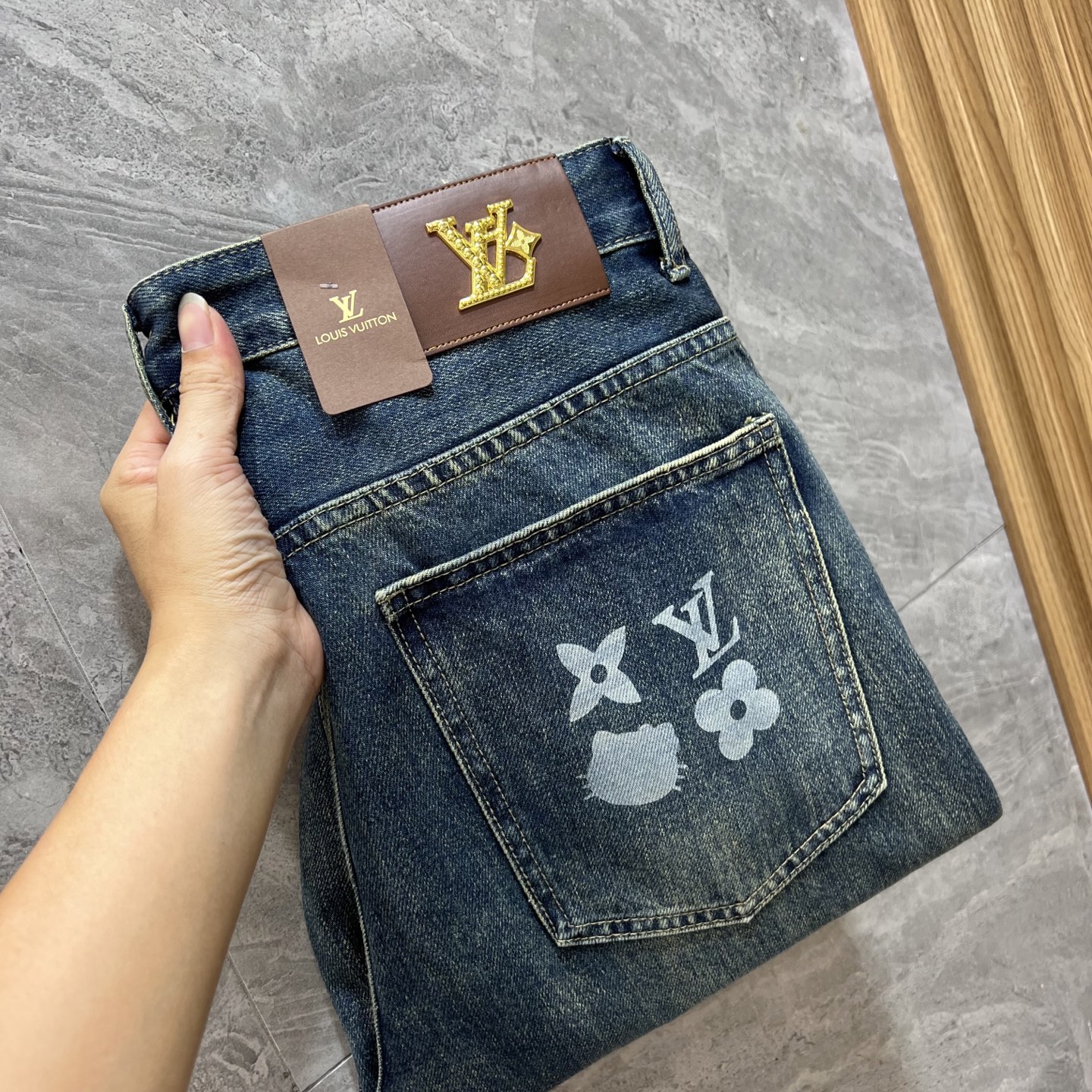 NO:522953,LV/Louis Vuitton 2025 autumn and winter new products, complete three standards, jeans, good products, don't need to be introduced too much, look at the details, counter number 28-38 175/140 upper body 32,,louis vuitton,louis vuitton,jeans,alexander wang19860909LV/路易威登 2025秋冬新品 三标齐全 牛仔裤 好货不用过多介绍 看细节 专柜码数28-38 175/140上身32码,,louis vuitton,louis vuitton,jeans,alexander wang,Men's clothing