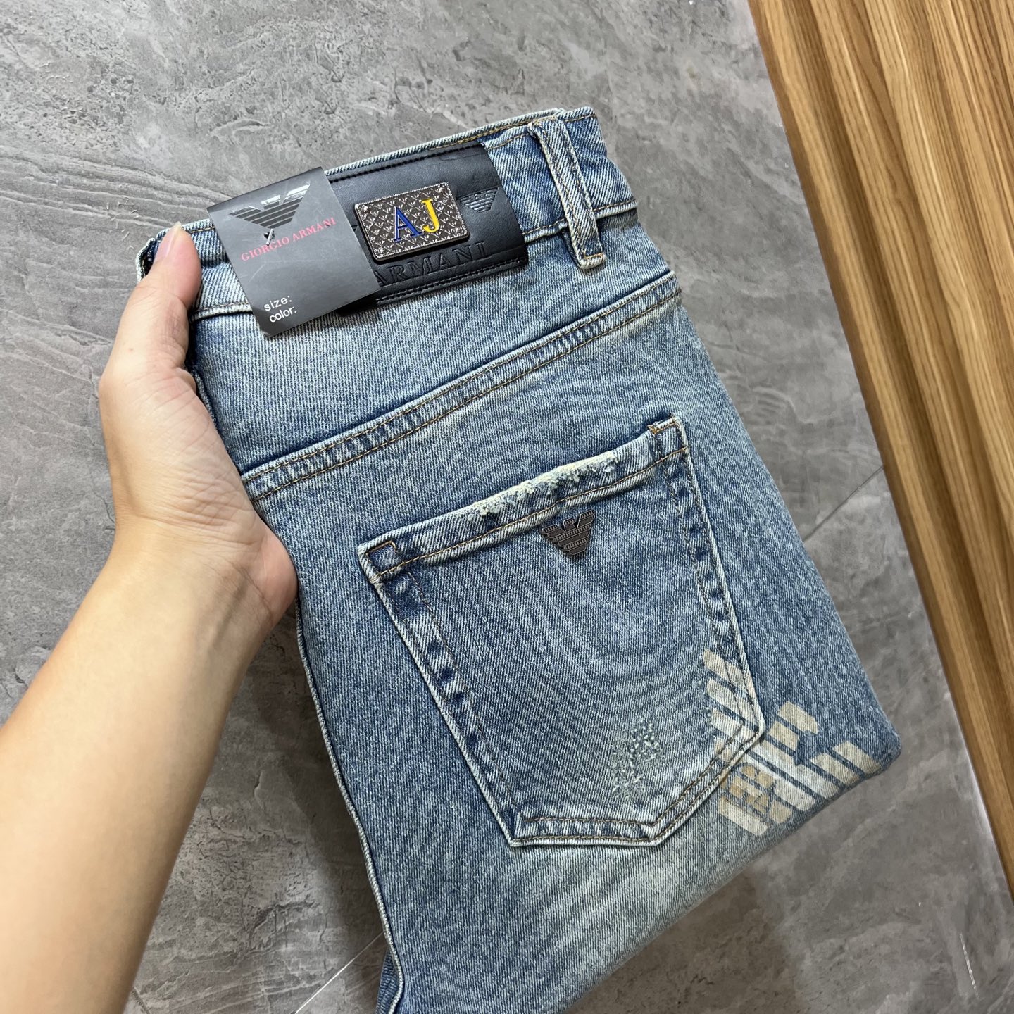 NO:522956,Armani/Armani 2025 autumn and winter new products, complete three standards, jeans, good products, don't need to be introduced too much, look at the details, counter number 28-38, 175/140 upper body 32,,armani,armani,jeans,alexander wang19860909Armani/阿玛尼 2025秋冬新品 三标齐全 牛仔裤 好货不用过多介绍 看细节 专柜码数28-38 175/140上身32码,,armani,armani,jeans,alexander wang,Men's clothing