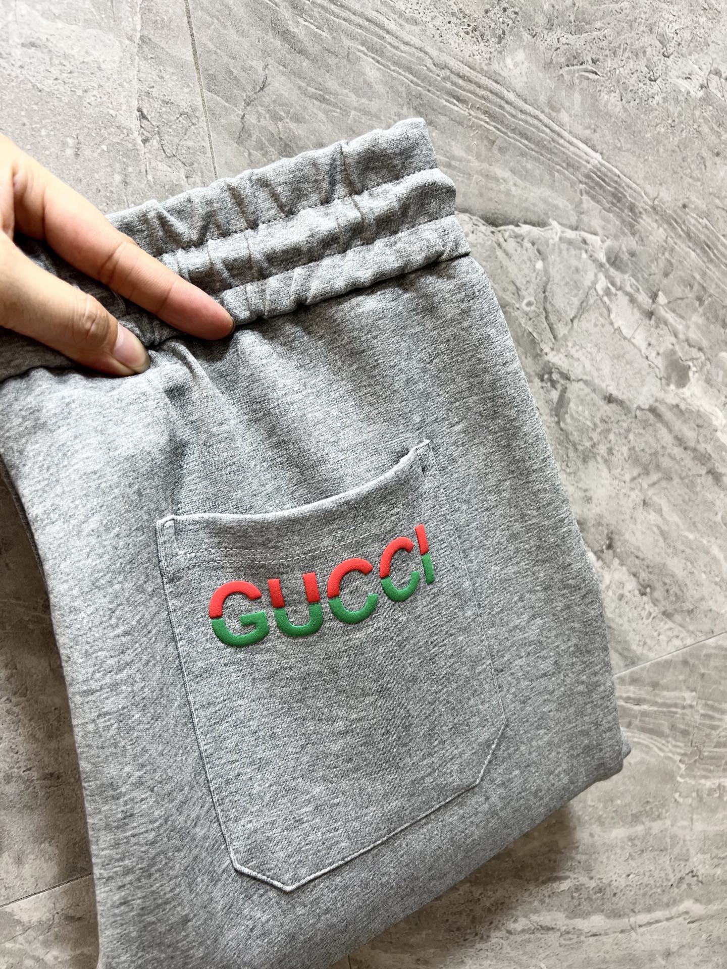 NO:570217,Gucci/Gucci 2025 autumn and winter new products, complete with three labels, casual pants, good products, no need to introduce too much, look at the details, counter size M-XXXL /140 upper body L,,gucci,alexander wang19860909Gucci/古奇 2025秋冬新品 三标齐全 休闲裤 好货不用过多介绍 看细节 专柜码数M-XXXL /140上身L,,gucci,alexander wang,Men's clothing