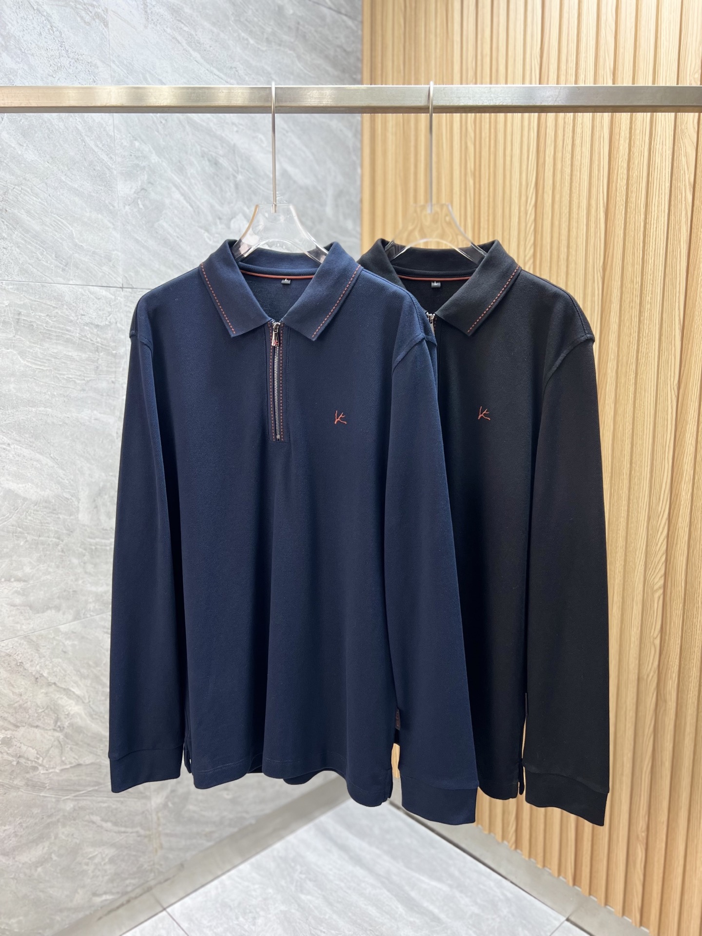 NO:539925,2025 autumn and winter new products are available, complete three standards, long-sleeved polo shirt, good products do not need to be introduced too much, look at the details, counter number M-XXXL /140 suggestions L,,alexander wang198609092025年秋冬新品上新 三标齐全 翻领长袖polo衫 好货不用过多介绍 看细节 专柜码数M-XXXL /140建议L,,alexander wang,Men's clothing