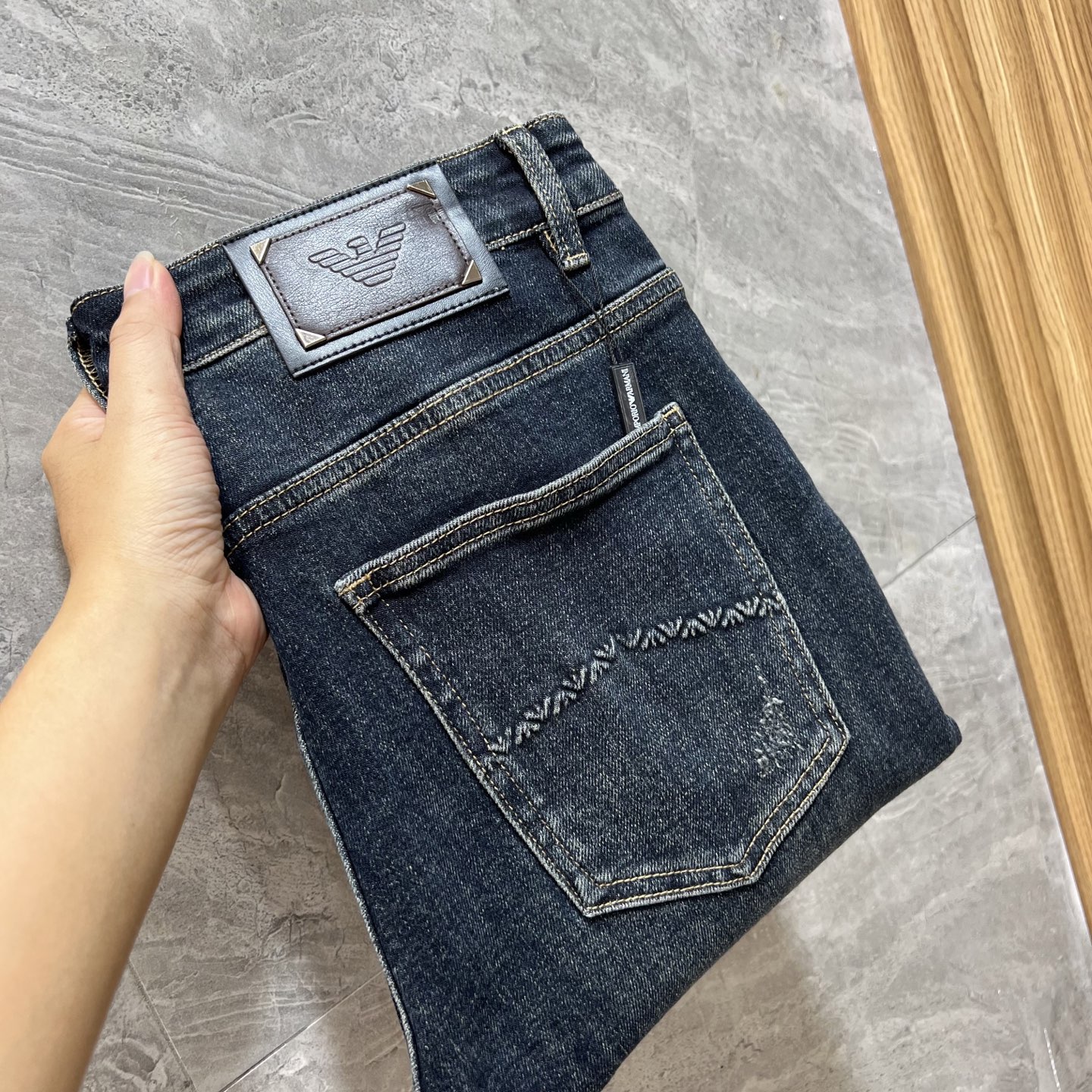 NO:540013,Armani/Armani 2025 autumn and winter new products, complete three standards, jeans, good products, don't need to be introduced too much, look at the details, counter number 29-38, 175/140 upper body 32,,armani,armani,jeans,alexander wang19860909Armani/阿玛尼 2025秋冬新品 三标齐全 牛仔裤 好货不用过多介绍 看细节 专柜码数29-38 175/140上身32码,,armani,armani,jeans,alexander wang,Men's clothing
