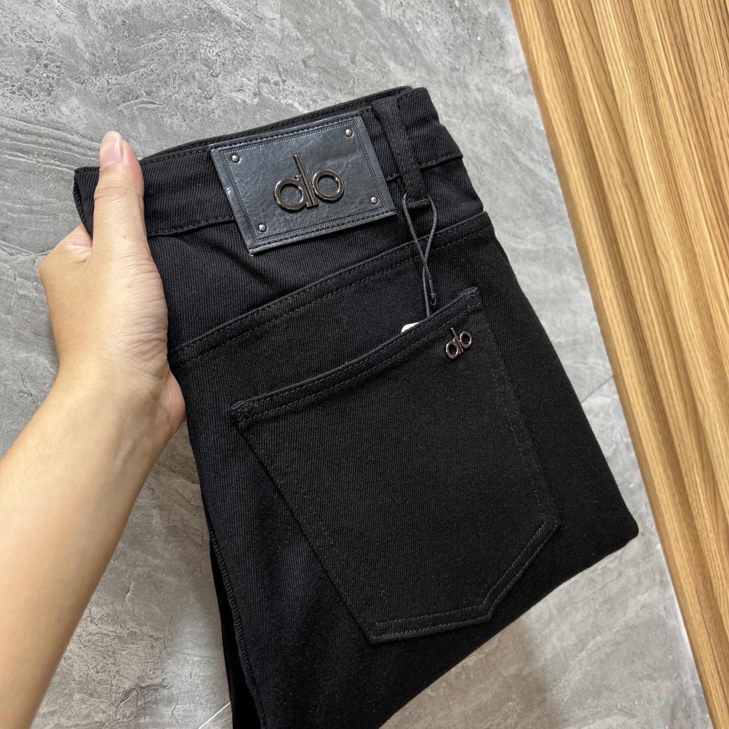 NO:540019,alo 2025 autumn and winter new products, complete three standards, jeans, good products, don't need to introduce too much, look at the details, counter number 29-38, 175/140, upper body 32, jeans, alexander wang19860909alo 2025秋冬新品 三标齐全 牛仔裤 好货不用过多介绍 看细节 专柜码数29-38 175/140上身32码,,jeans,alexander wang,Men's clothing