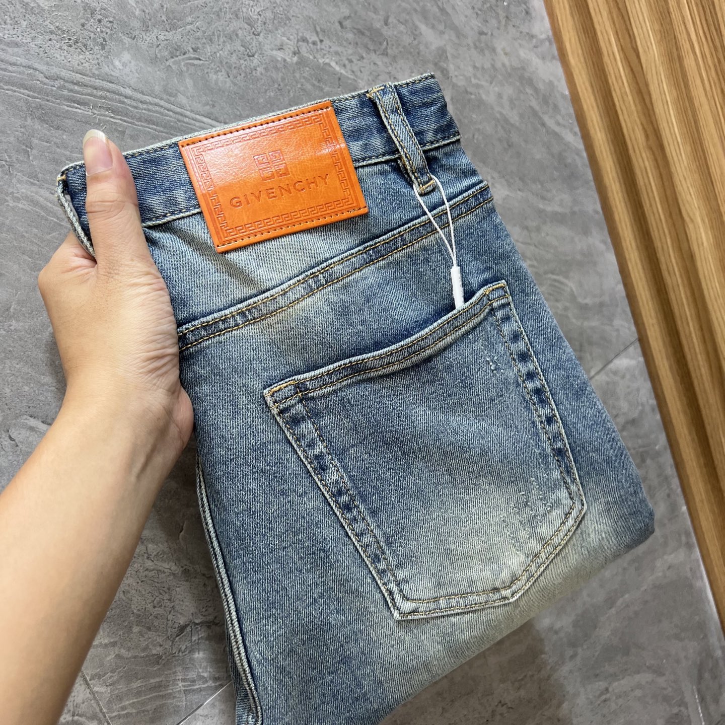 NO:539999,Givenchy 2025 autumn and winter new product, complete three standards, jeans, good products, don't need to introduce too much, look at the details, counter number 29-38, 175/140, upper body 32, given, given, given, given, jeans, alexander wang19860909give/纪梵希 2025秋冬新品 三标齐全 牛仔裤 好货不用过多介绍 看细节 专柜码数29-38 175/140上身32码,,givenchy,givenchy,jeans,alexander wang,Men's clothing