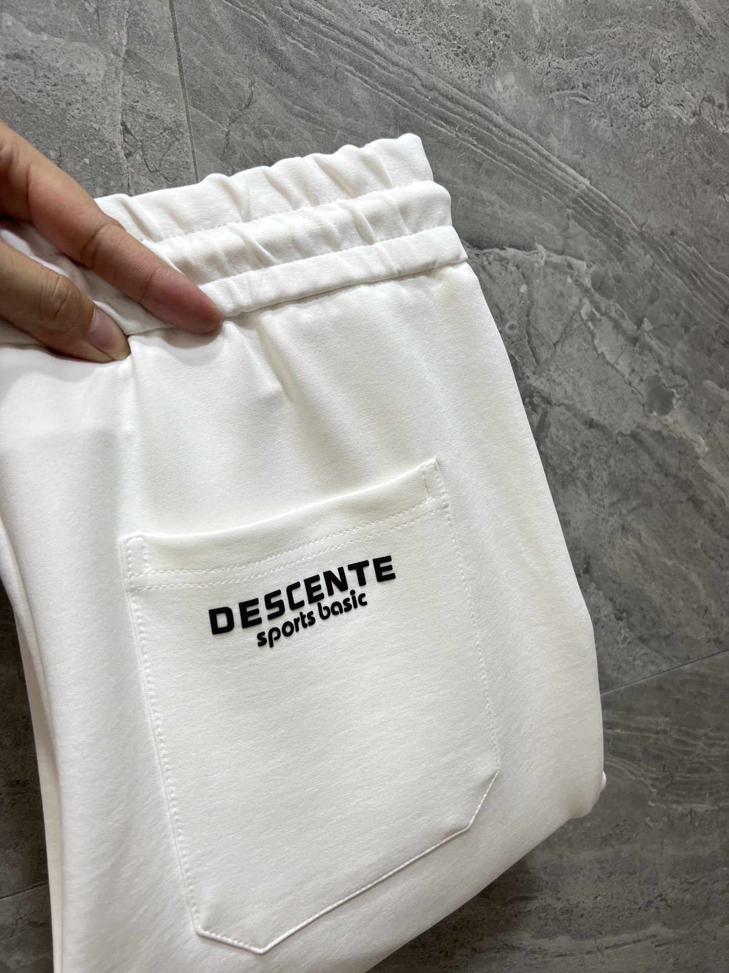 NO:564197,Descente's new autumn and winter products, complete with three labels, casual pants, good products, no need to introduce too much, look at the details, counter size M-XXXL 175/140 upper body L,,alexander wang19860909迪桑特 秋冬新品 三标齐全 休闲裤 好货不用过多介绍 看细节 专柜码数M-XXXL 175/140上身L,,alexander wang,Men's clothing