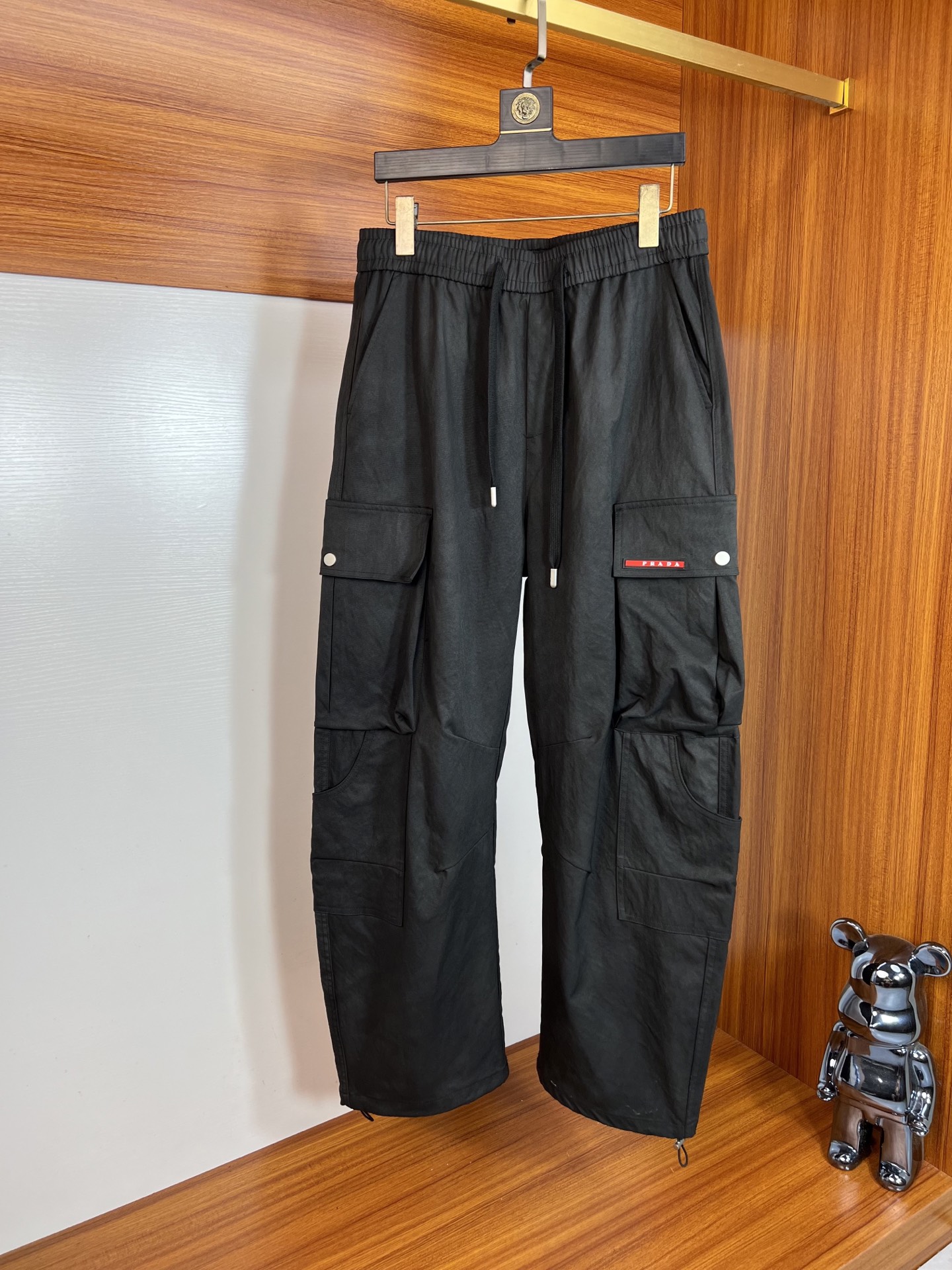 NO:566139,Prada/Prada new autumn and winter products, complete with three labels, overalls, casual pants, good products, no need to introduce too much, look at the details, counter size 29-36 175/140, upper body 31,, prada, prada, alexander wang19860909Prada/普拉达 秋冬新品 三标齐全 工装裤 休闲裤 好货不用过多介绍 看细节 专柜码数29-36 175/140上身31,,prada,prada,alexander wang,Men's clothing