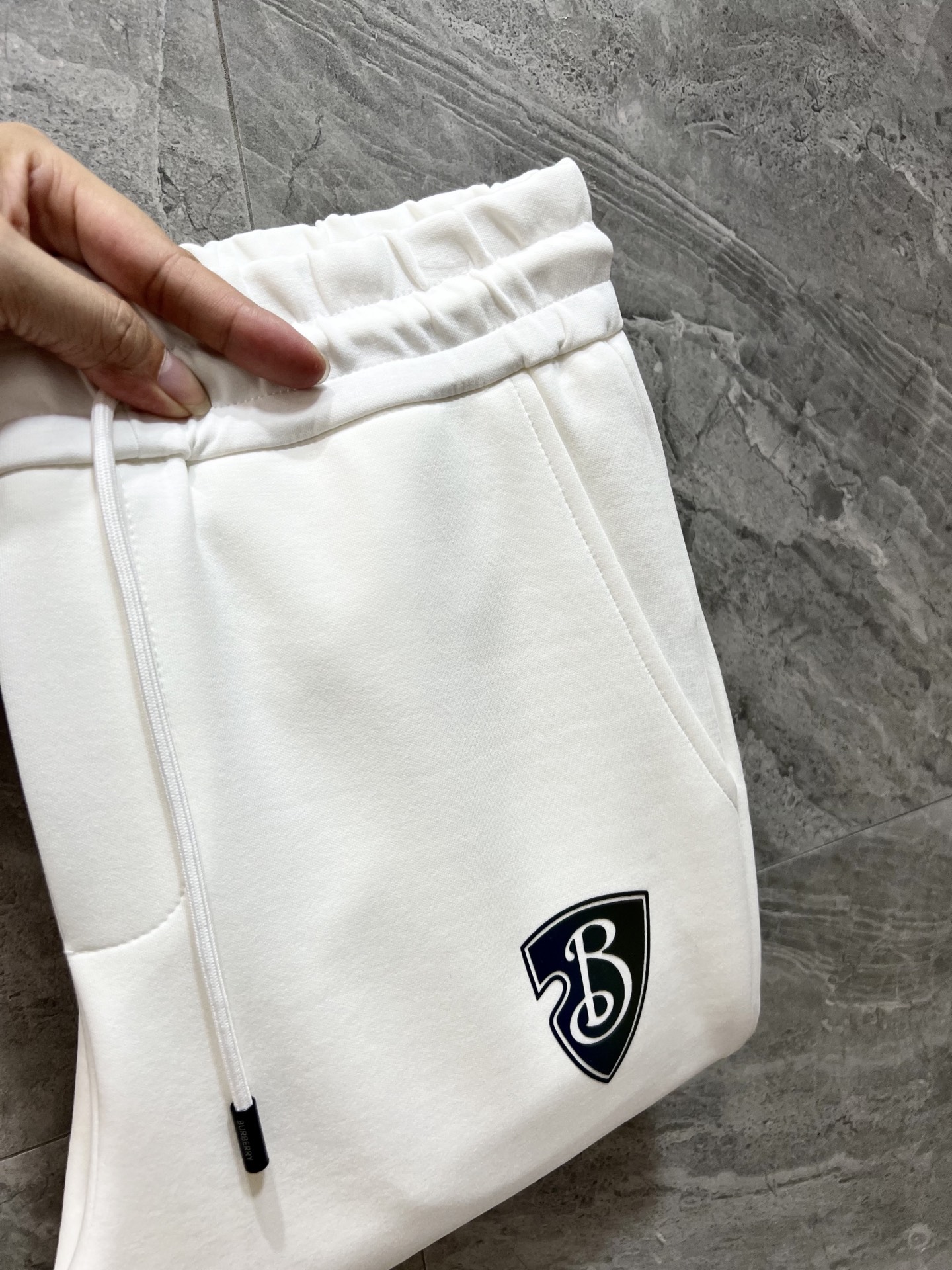 NO:540008,Burberry/Burberry 2025 autumn and winter new products, complete three standards, casual pants, no need to introduce too much good products, look at the details, counter number M-XXXL 175/140 upper body L,,burberry,burberry,alexander wang19860909Burberry/巴宝莉 2025秋冬新品 三标齐全 休闲裤 好货不用过多介绍 看细节 专柜码数M-XXXL 175/140上身L,,burberry,burberry,alexander wang,Men's clothing