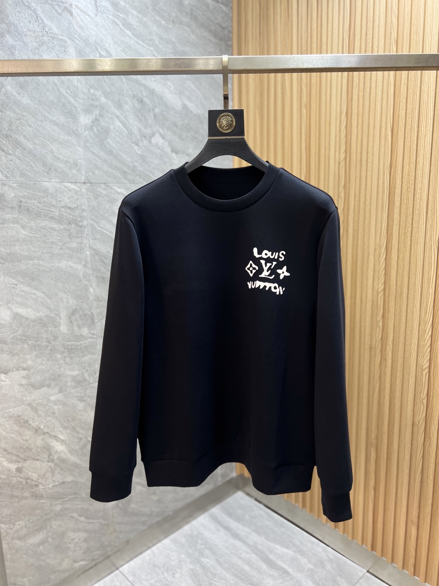 NO:568190,LV/Louis Vuitton 2025 autumn and winter new products, complete with three standards, air cotton round neck sweatshirt, same style for men and women, no need to introduce too much good products, look at the details, counter size M-XXXL /140 recommended L,, louis vuitton, louis vuitton, hoodie, sweatshirts, alexander wang19860909LV/路易威登 2025秋冬新品 三标齐全 空气棉圆领卫衣 男女同款 好货不用过多介绍 看细节 专柜码数 M-XXXL /140建议L,,louis vuitton,louis vuitton,hoodie,sweatshirts,alexander wang,Men's clothing