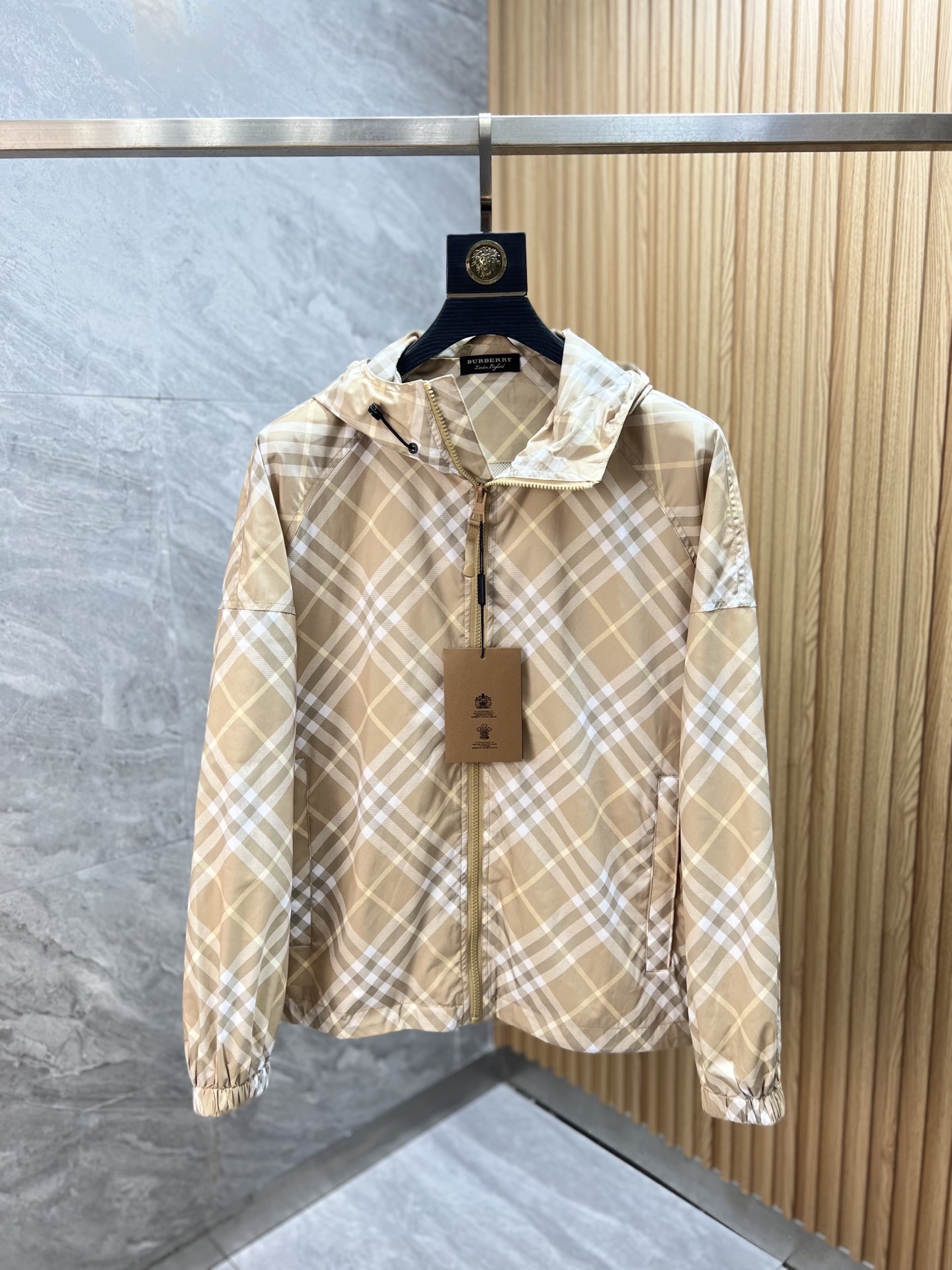 NO:540030,Burberry/Burberry 2025 autumn and winter new products are available, complete three standards, jackets, no need to introduce too much good products, look at the details, counter number M-XXXL 175/140 Suggestions,,burberry,burberry,jackets & coats,jackets & coats,alexander wang19860909Burberry/巴宝莉 2025年秋冬新品上新 三标齐全 夹克外套 好货不用过多介绍 看细节 专柜码数M-XXXL 175/140建议L,,burberry,burberry,jackets & coats,jackets & coats,alexander wang,Men's clothing