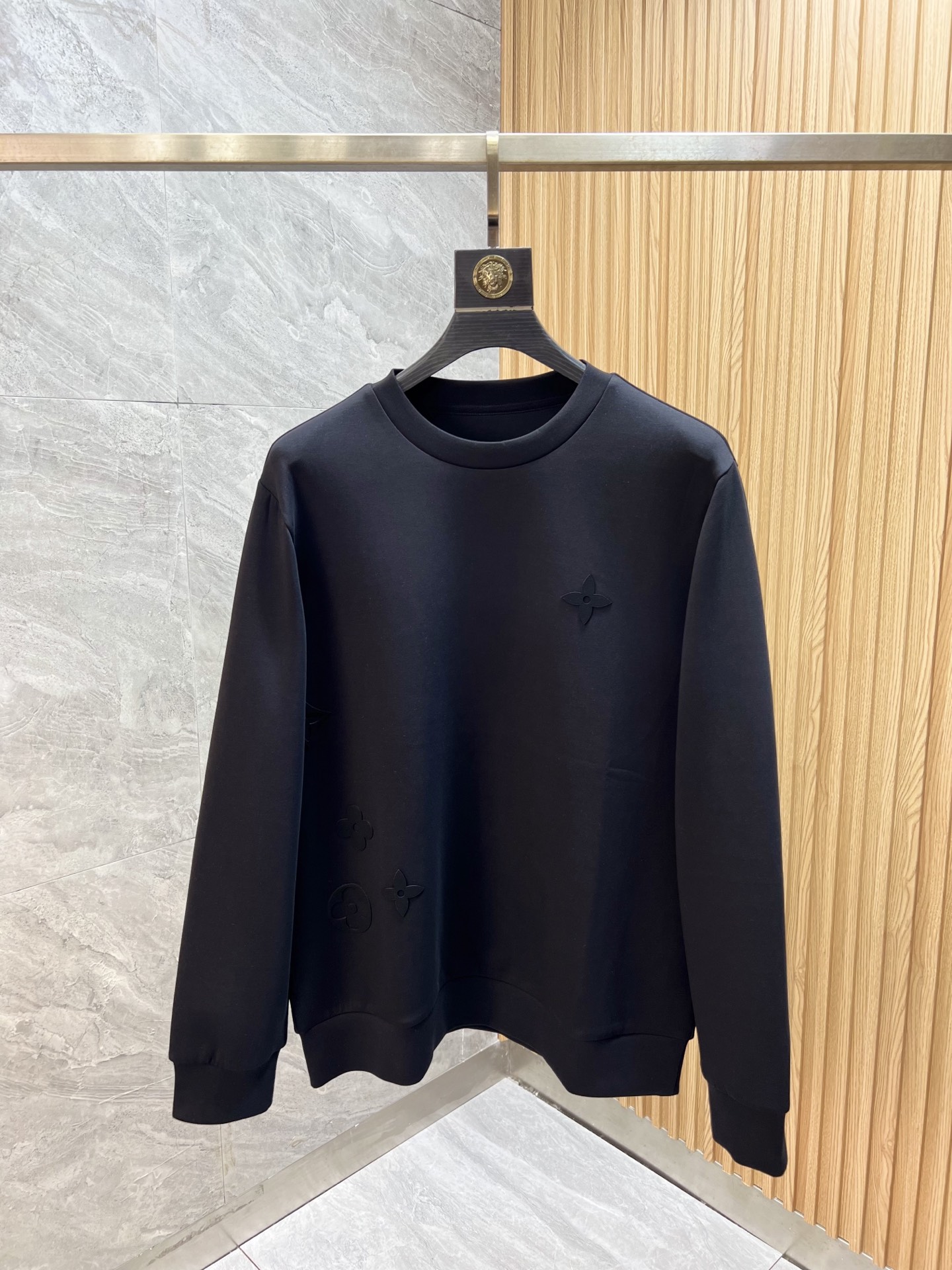 NO:568184,LV/Louis Vuitton 2025 autumn and winter new products, complete with three standards, air cotton round neck sweatshirt, same style for men and women, no need to introduce too much good products, look at the details, counter size M-XXXL /140 recommended L,, louis vuitton, louis vuitton, hoodie, sweatshirts, alexander wang19860909LV/路易威登 2025秋冬新品 三标齐全 空气棉圆领卫衣 男女同款 好货不用过多介绍 看细节 专柜码数 M-XXXL /140建议L,,louis vuitton,louis vuitton,hoodie,sweatshirts,alexander wang,Men's clothing