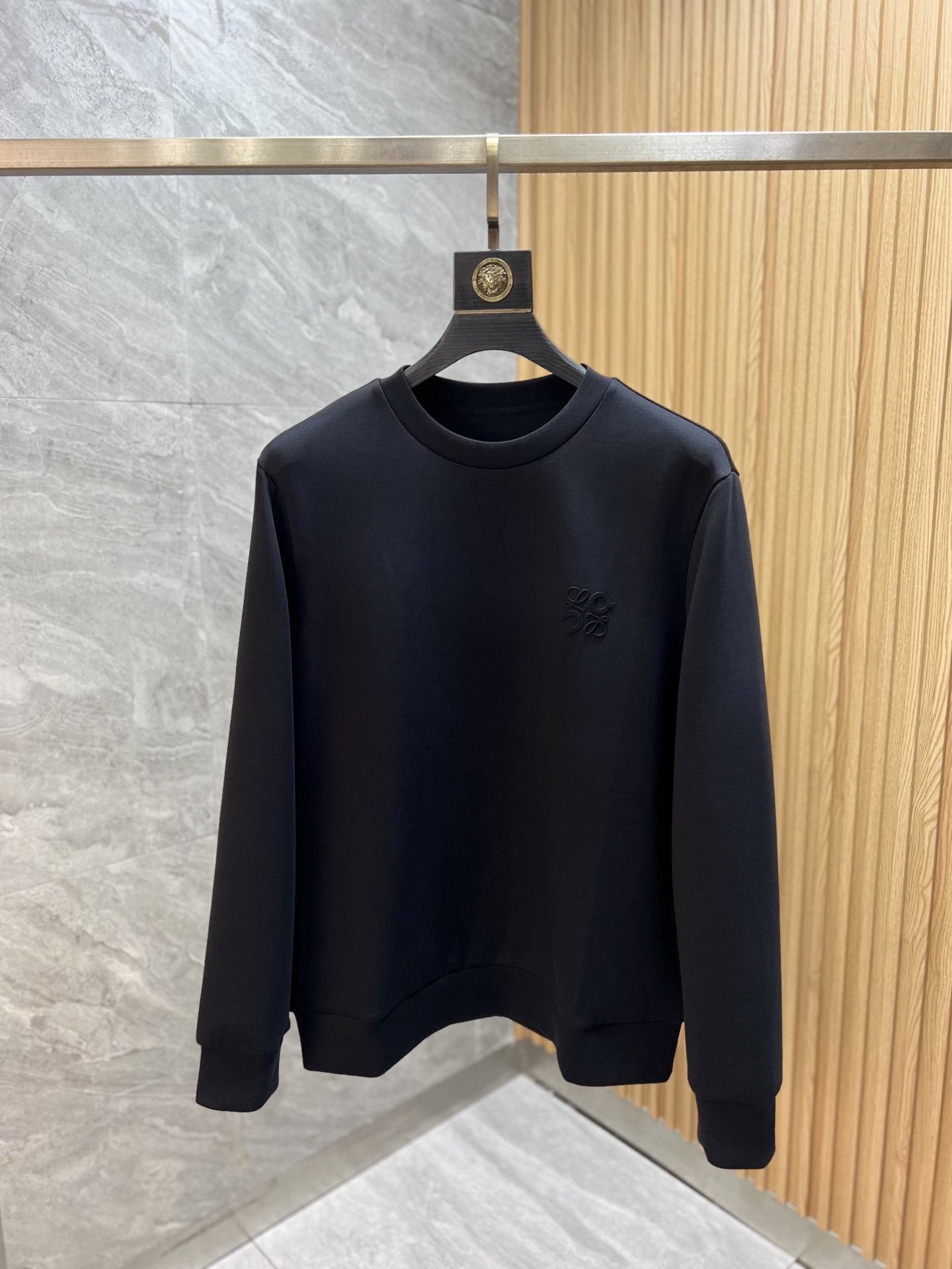 NO:568187,Loewe/Luo Yiwei 2025 autumn and winter new products, complete with three standards, air cotton round neck sweatshirt, same style for men and women, no need to introduce too much about the good products, look at the details, counter size M-XXXL /140 recommended L,, loewe, loewe, hoodie, sweatshirts, alexander wang19860909Loewe/罗意威 2025秋冬新品 三标齐全 空气棉圆领卫衣 男女同款 好货不用过多介绍 看细节 专柜码数 M-XXXL /140建议L,,loewe,loewe,hoodie,sweatshirts,alexander wang,Men's clothing