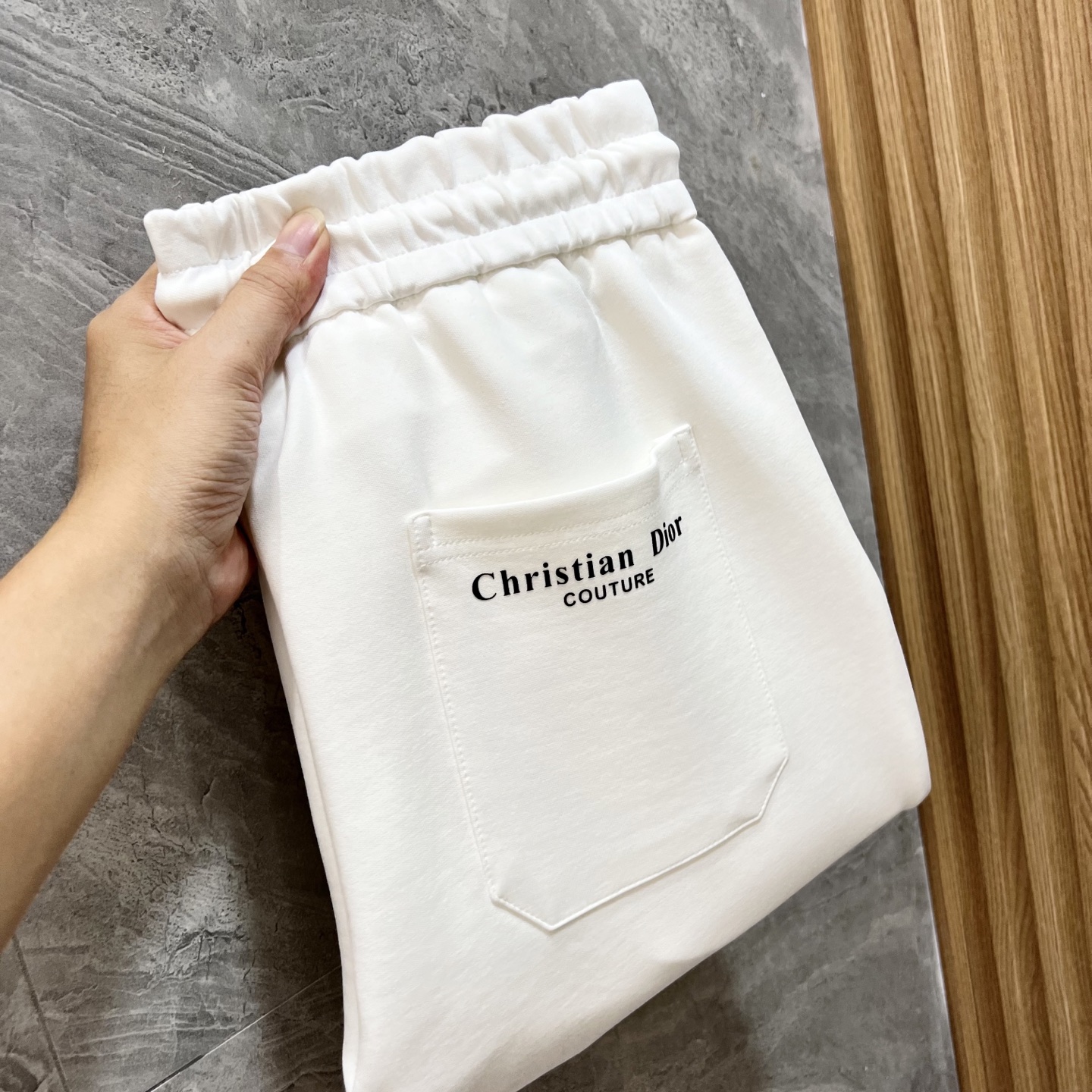 NO:538907,Dior/Dior 2025 autumn and winter new products, complete three standards, casual pants, no need to introduce too much good products, look at the details, counter number M-XXXL /140 upper body L,,dior,dior,alexander wang19860909Dior/迪奥 2025秋冬新品 三标齐全 休闲裤 好货不用过多介绍 看细节 专柜码数M-XXXL /140上身L,,dior,dior,alexander wang,Men's clothing