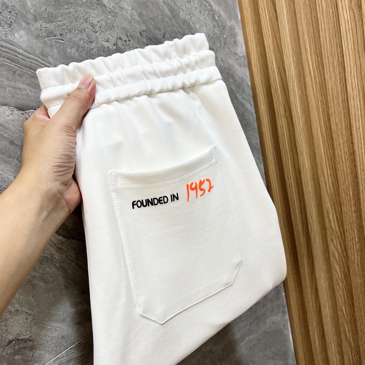 NO:568177,Moncler/Mongolia 2025 autumn and winter new products, complete with three labels, casual pants, good products, no need to introduce too much, look at the details, counter size M-XXXL /140 upper body L,,Moncler,alexander wang19860909Moncler/蒙口 2025秋冬新品 三标齐全 休闲裤 好货不用过多介绍 看细节 专柜码数M-XXXL /140上身L,,Moncler,alexander wang,Men's clothing