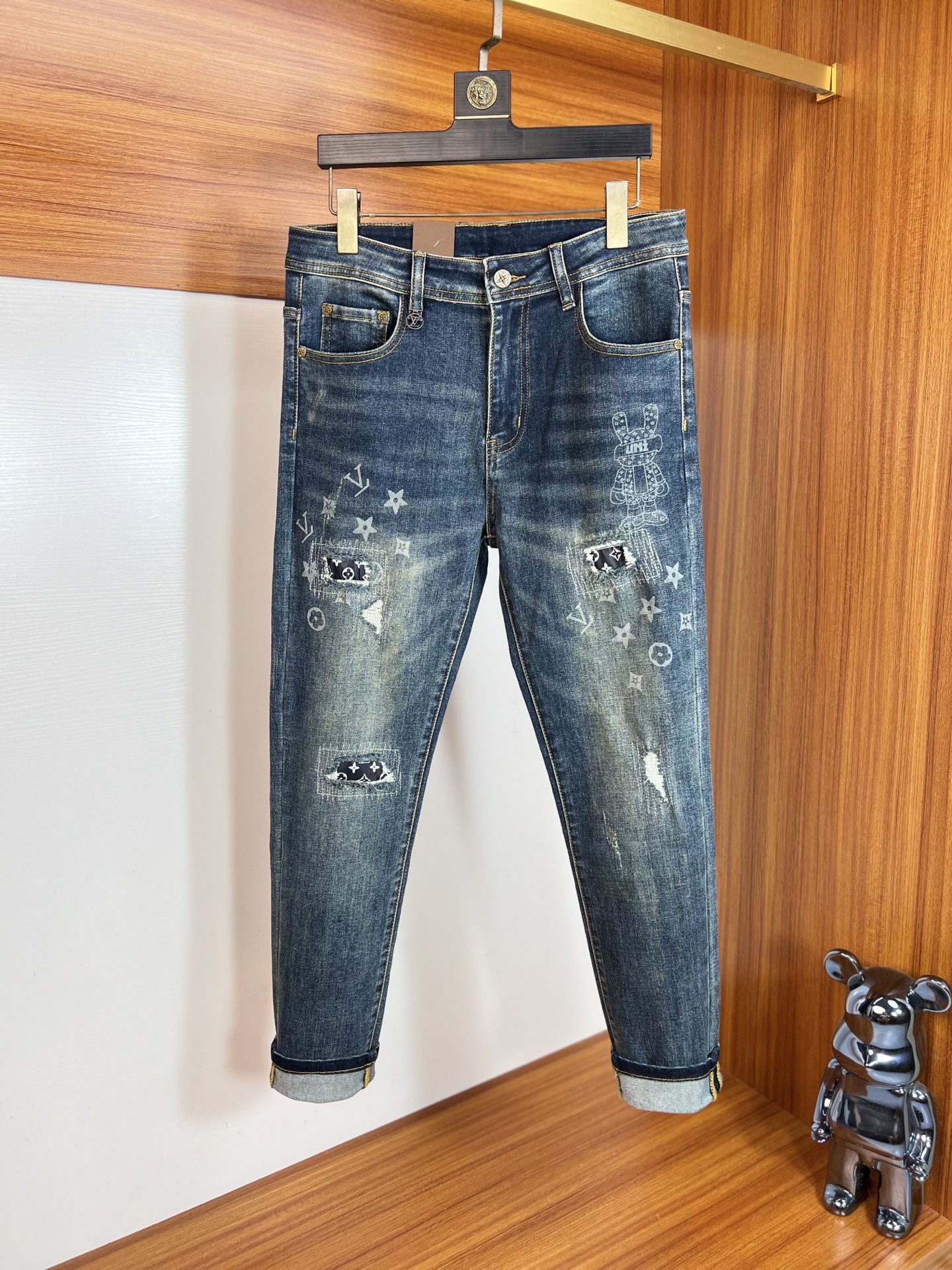 NO:538898,LV/Louis Vuitton 2025 autumn and winter new products, complete three standards, jeans, good products, don't need to be introduced too much, look at the details, counter number 28-38 / 140 upper body 32,, louis vuitton,louis vuitton,jeans,alexander wang19860909LV/路易威登 2025秋冬新品 三标齐全 牛仔裤 好货不用过多介绍 看细节 专柜码数28-38 /140上身32码,,louis vuitton,louis vuitton,jeans,alexander wang,Men's clothing