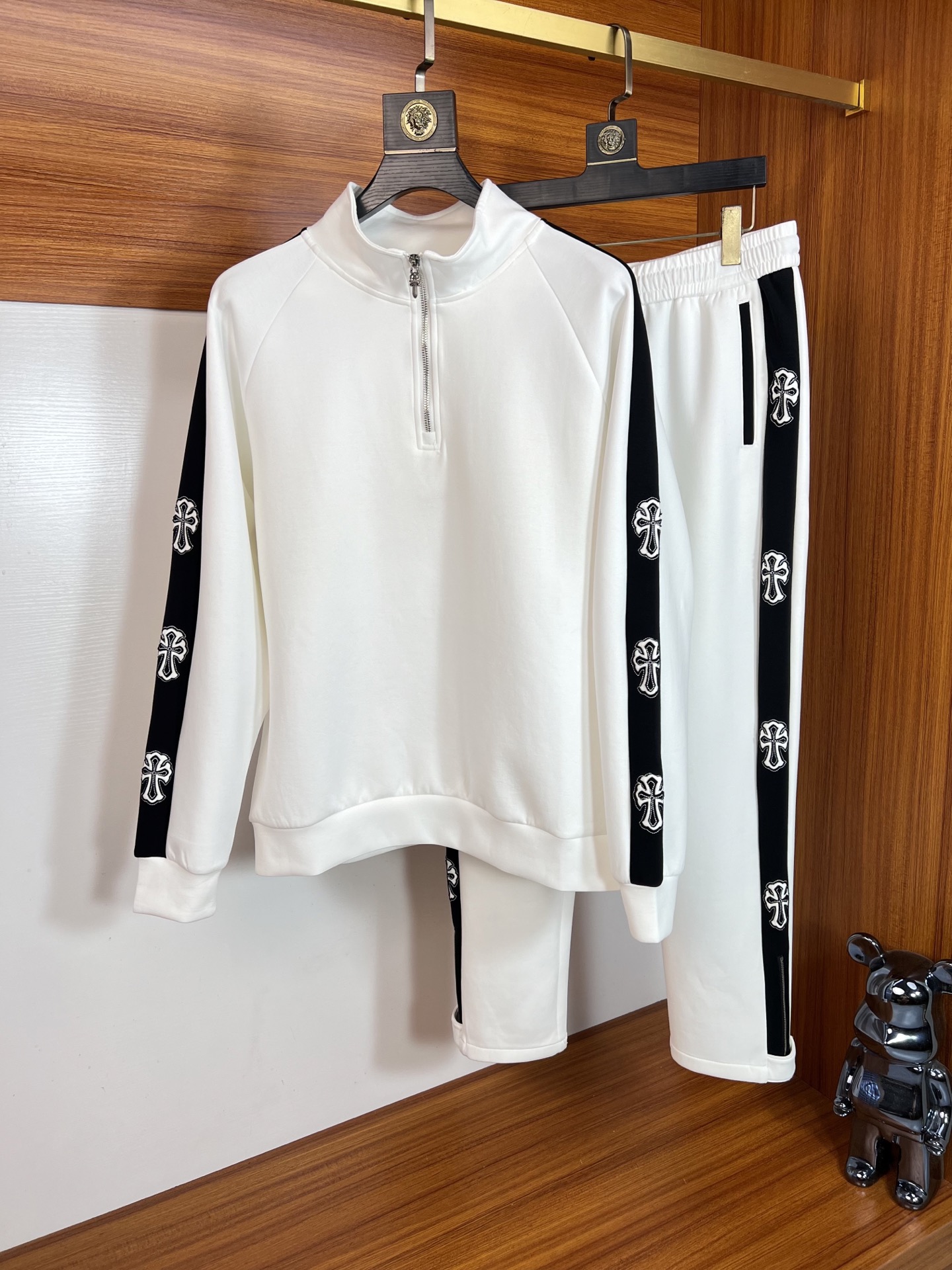 NO:531438,Jacket ch/Croxin 2025 autumn and winter new products, complete three standards, matching sets, no need to introduce too much good products, look at the details, counter number M-4XL 175/140 upper body L,,chrome hearts, jackets & coats,alexander wang19860909外套ch/克罗心 2025秋冬新品 三标齐全 可搭配套装 好货不用过多介绍 看细节 专柜码数M-4XL 175/140上身L,,chrome hearts,jackets & coats,alexander wang,Men's clothing