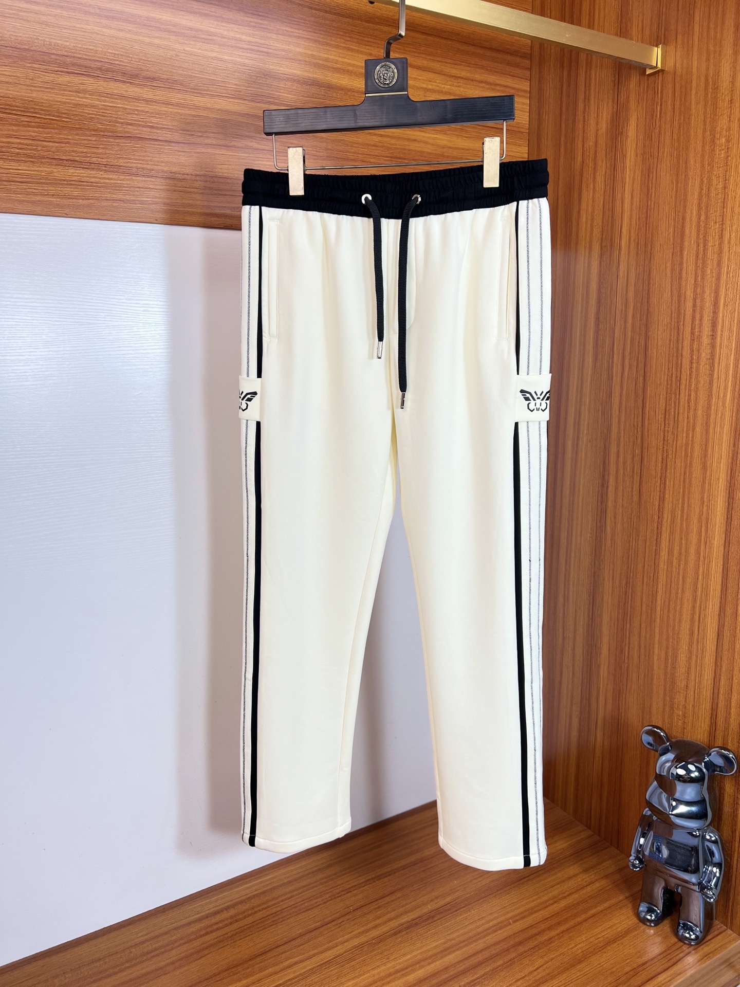 NO:540895,Pants BV 2025 autumn and winter new product, complete three standards, matching sets, no need to introduce too much good products, look at the details, counter number M-4XL /140 upper body L,, bottega veneta, alexander wang19860909裤子BV 2025秋冬新品 三标齐全 可搭配套装 好货不用过多介绍 看细节 专柜码数M-4XL /140上身L,,bottega veneta,alexander wang,Men's clothing