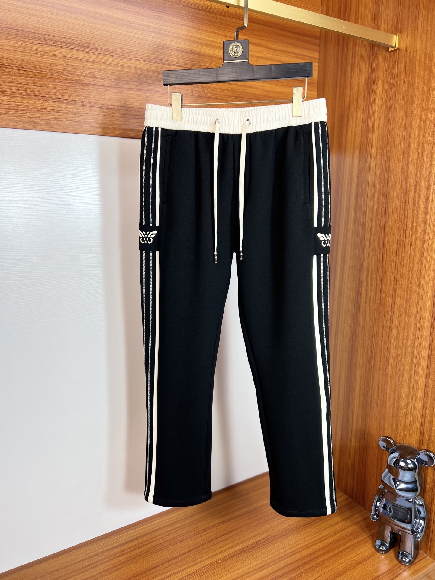 NO:540905,Pants BV 2025 autumn and winter new product, complete three standards, matching sets, no need to introduce too much good products, look at the details, counter number M-4XL /140 upper body L,, bottega veneta, alexander wang19860909裤子BV 2025秋冬新品 三标齐全 可搭配套装 好货不用过多介绍 看细节 专柜码数M-4XL /140上身L,,bottega veneta,alexander wang,Men's clothing