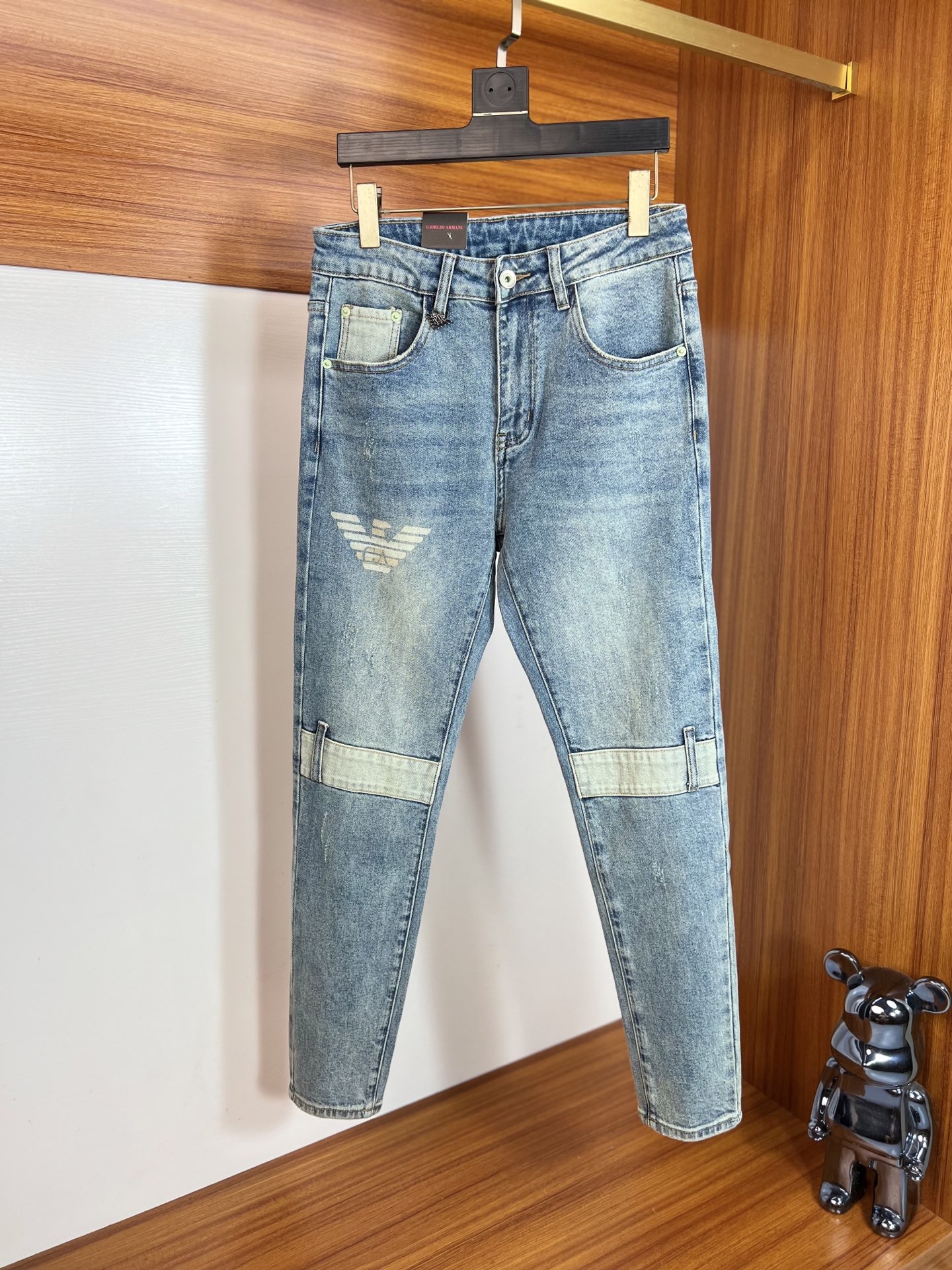NO:539904,Armani/Armani 2025 autumn and winter new products, complete three standards, jeans, good products, don't need to be introduced too much, look at the details, counter number 28-38 / 140 upper body 32,,armani,armani,jeans,alexander wang19860909Armani/阿玛尼 2025秋冬新品 三标齐全 牛仔裤 好货不用过多介绍 看细节 专柜码数28-38 /140上身32码,,armani,armani,jeans,alexander wang,Men's clothing