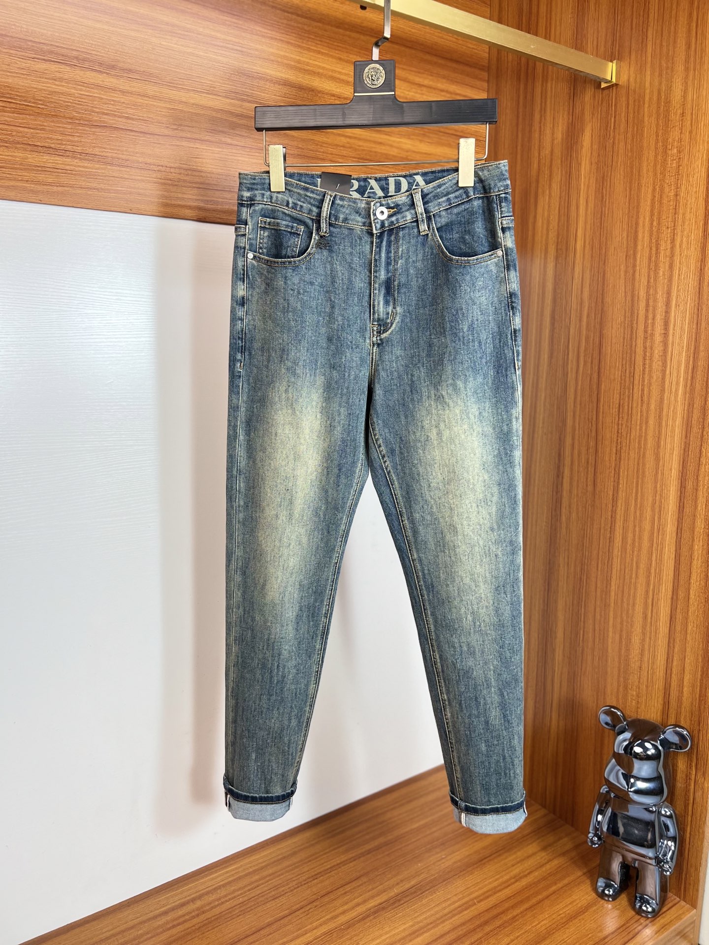 NO:539882,Prada/Prada 2025 autumn and winter new products, complete three standards, jeans, good products, don't need to be introduced too much, look at the details, counter number 28-38 / 140 upper body 32,,prada,prada,jeans,alexander wang19860909Prada/普拉达 2025秋冬新品 三标齐全 牛仔裤 好货不用过多介绍 看细节 专柜码数28-38 /140上身32码,,prada,prada,jeans,alexander wang,Men's clothing