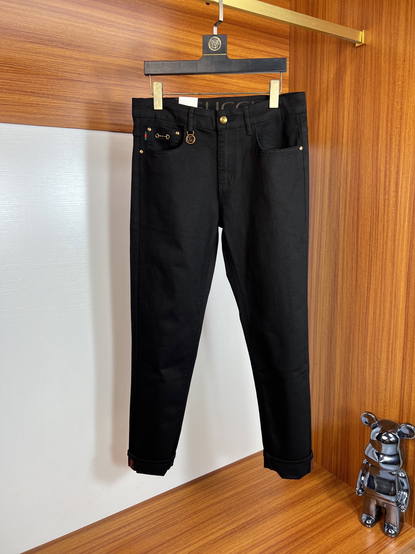 NO:539874,Gucci/Gucci 2025 autumn and winter new products, complete three standards, jeans, good products, don't need to be introduced too much, look at the details, counter number 28-38 / 140 upper body 32,,gucci,jeans,alexander wang19860909Gucci/古奇 2025秋冬新品 三标齐全 牛仔裤 好货不用过多介绍 看细节 专柜码数28-38 /140上身32码,,gucci,jeans,alexander wang,Men's clothing