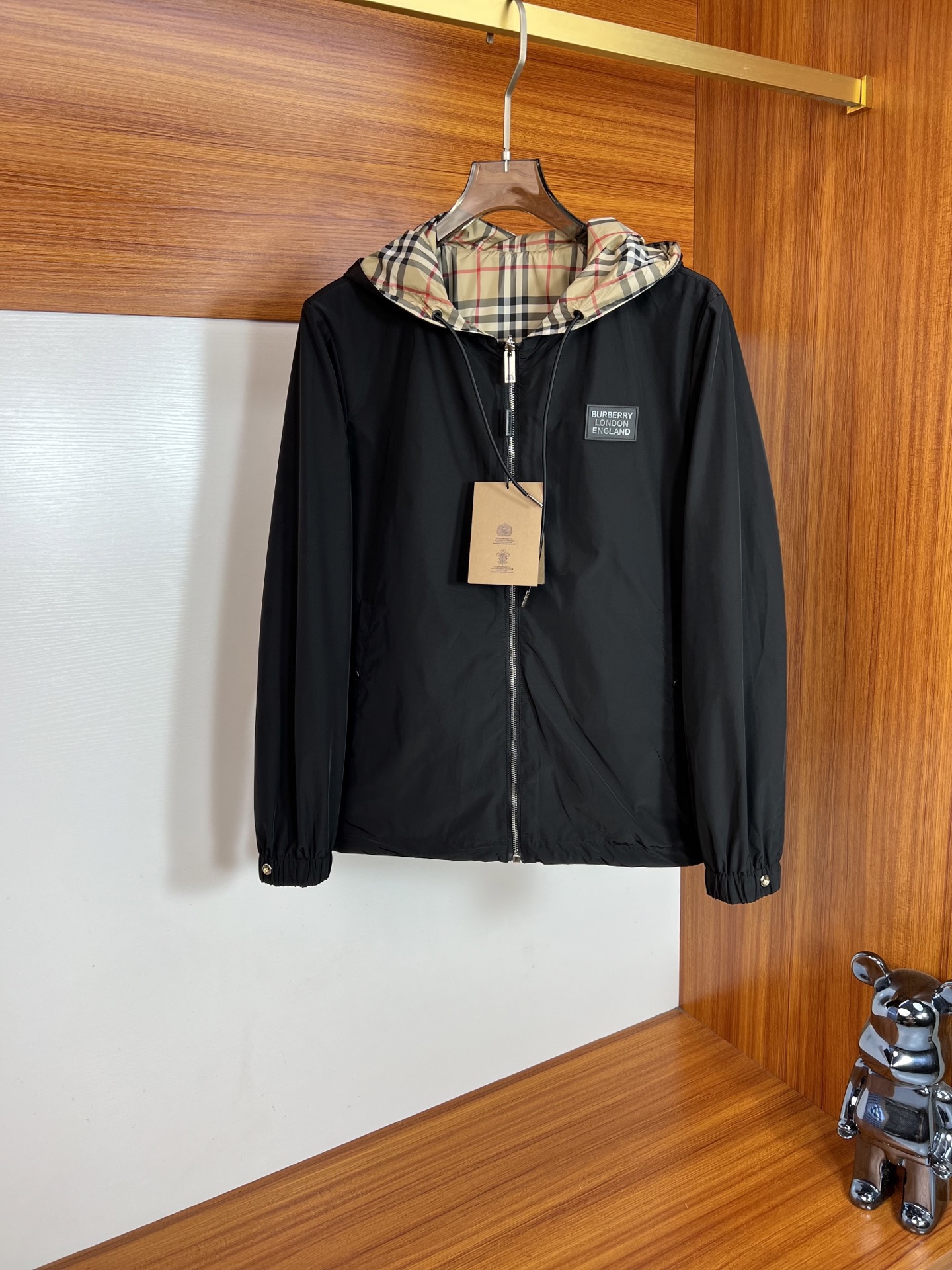 NO:539894,Burberry/Burberry 2025 new autumn and winter products are available, complete three standards, double-sided jackets, good products do not need to be introduced too much, look at the details, counter number M-XXXL /140 suggestions L,,burberry,burberry,jackets & coats,jackets & coats,alexander wang19860909Burberry/巴宝莉 2025年秋冬新品上新 三标齐全 双面夹克外套 好货不用过多介绍 看细节 专柜码数M-XXXL /140建议L,,burberry,burberry,jackets & coats,jackets & coats,alexander wang,Men's clothing