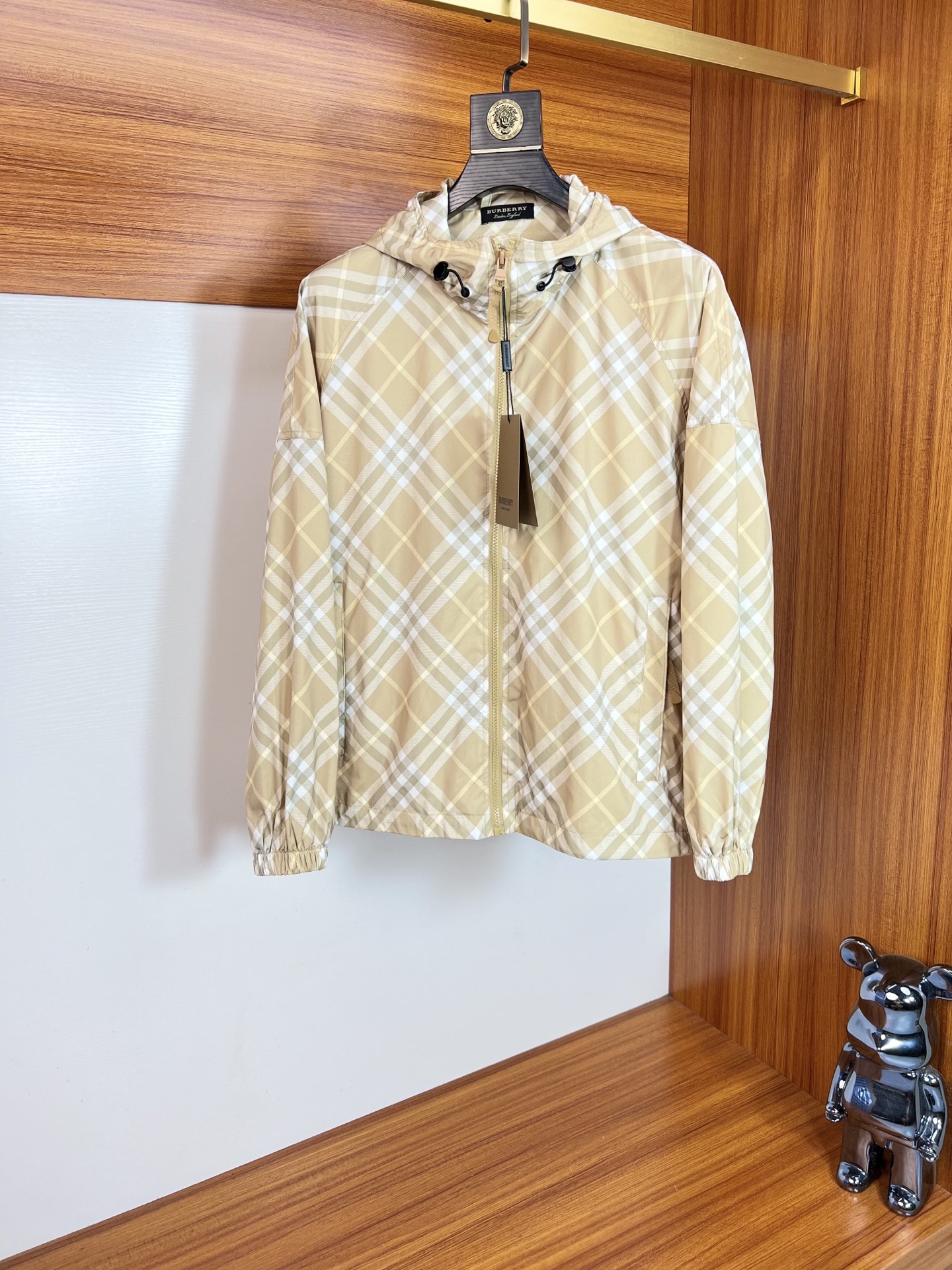 NO:539896,Burberry/Burberry 2025 new autumn and winter products are available, complete three standards, jackets, no need to introduce too much good products, look at the details, counter number M-XXXL /140 suggestions L,,burberry,burberry,jackets & coats,jackets & coats,alexander wang19860909Burberry/巴宝莉 2025年秋冬新品上新 三标齐全 夹克外套 好货不用过多介绍 看细节 专柜码数M-XXXL /140建议L,,burberry,burberry,jackets & coats,jackets & coats,alexander wang,Men's clothing