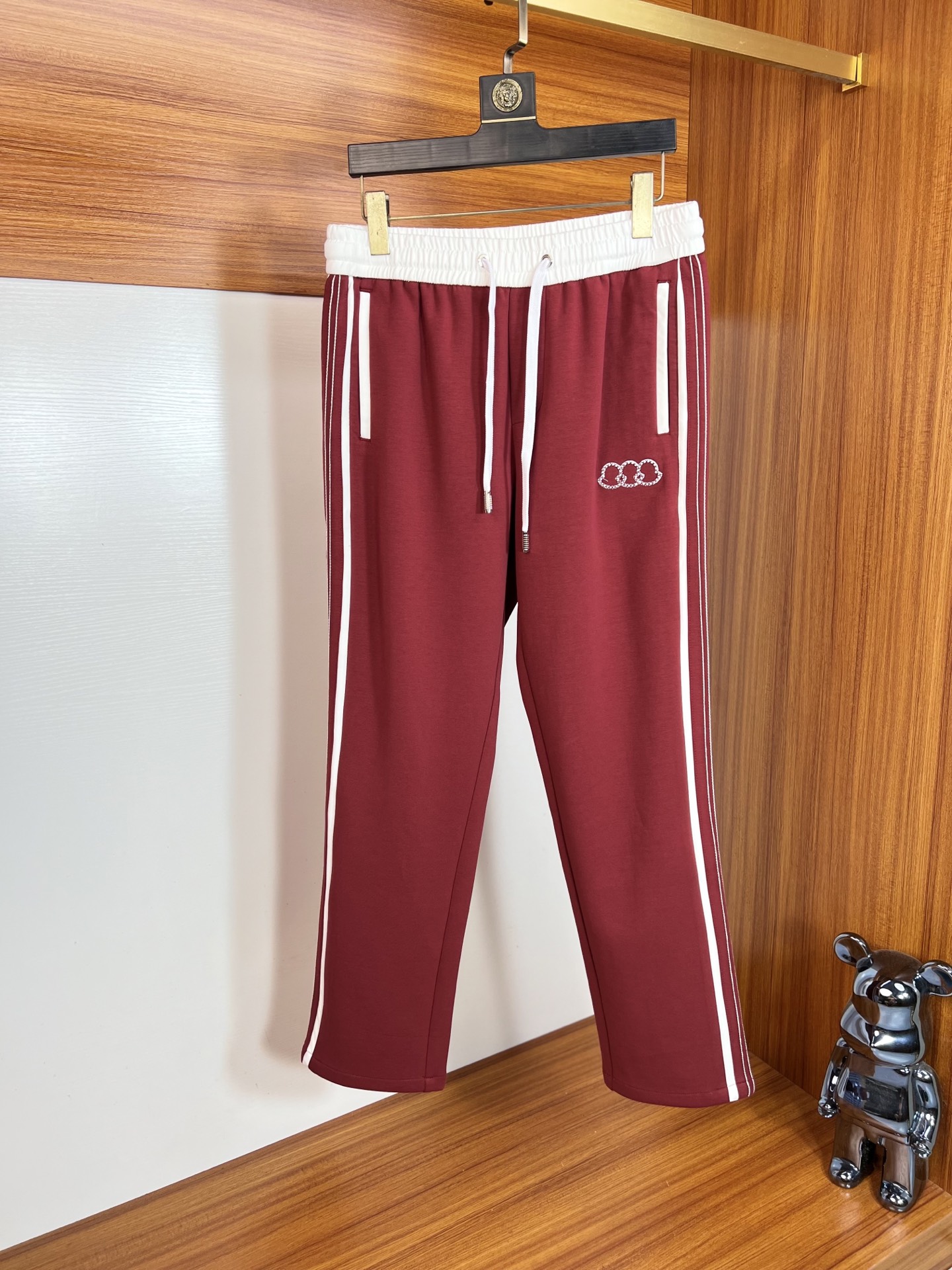 NO:531430,Pants Moncler/blind 2025 autumn and winter new products, complete three standards, matching sets, no need to introduce too much good products, look at the details, counter number M-4XL 175/140 upper body L,, Moncler, alexander wang19860909裤子Moncler/蒙口 2025秋冬新品 三标齐全 可搭配套装 好货不用过多介绍 看细节 专柜码数M-4XL 175/140上身L,,Moncler,alexander wang,Men's clothing