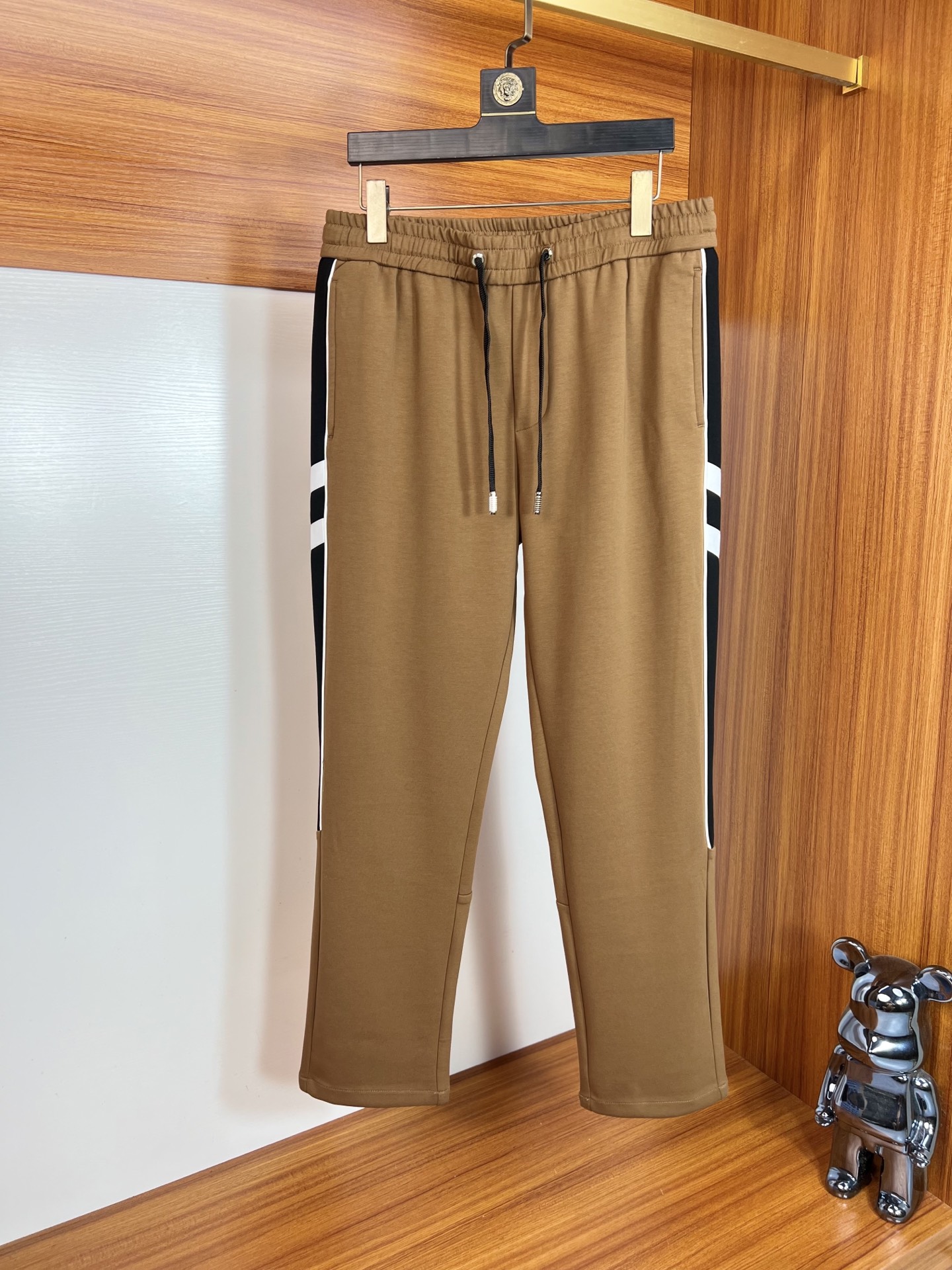 NO:539908,Pants Moncler/Shirt New 2025 Autumn and Winter Products Complete Three Standards, Matchable Sets, Don’t need to introduce too much good products, look at the details, Counter code M-4XL / 140 upper body L,, Moncler, alexander wang19860909裤子Moncler/蒙口 2025秋冬新品 三标齐全 可搭配套装 好货不用过多介绍 看细节 专柜码数M-4XL /140上身L,,Moncler,alexander wang,Men's clothing