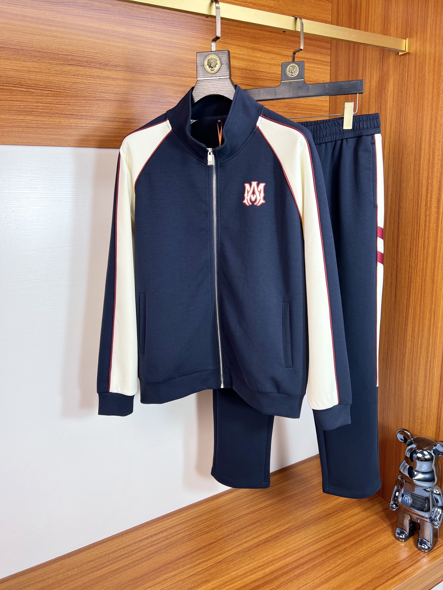 NO:539911,Jacket Moncler/Passed 2025 autumn and winter new products, complete three standards, matching suits, no need to introduce too much good products, look at the details, counter number M-4XL /140 upper body L,, Moncler, jackets & coats, alexander wang19860909外套Moncler/蒙口 2025秋冬新品 三标齐全 可搭配套装 好货不用过多介绍 看细节 专柜码数M-4XL /140上身L,,Moncler,jackets & coats,alexander wang,Men's clothing