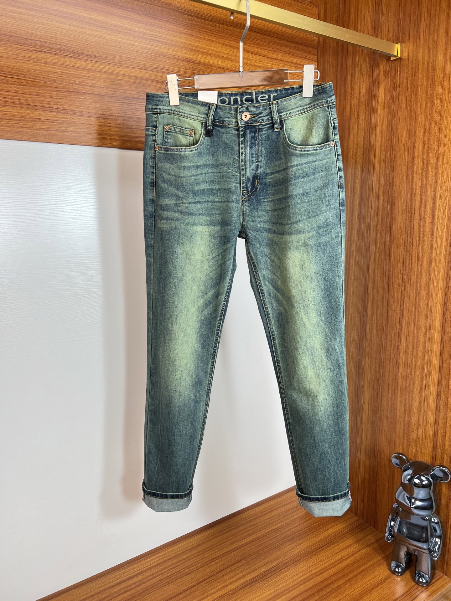 NO:644243,Moncler/Mongolia 2025 autumn and winter new products, complete with three labels, jeans, good products, no need to introduce too much, look at the details, counter size 28-38, 175/140, upper body size 32, Moncler, jeans, alexander wang19860909Moncler/蒙口 2025秋冬新品 三标齐全 牛仔裤 好货不用过多介绍 看细节 专柜码数28-38 175/140上身32码,,Moncler,jeans,alexander wang,Men's clothing