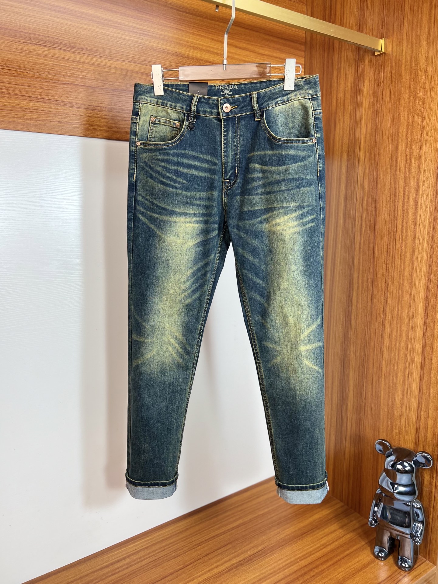NO:644240,Gucci/Gucci 2025 autumn and winter new products, complete with three labels, jeans, good products, no need to introduce too much, look at the details, counter size 28-38, 175/140 upper body size 32,,gucci,jeans,alexander wang19860909Gucci/古奇 2025秋冬新品 三标齐全 牛仔裤 好货不用过多介绍 看细节 专柜码数28-38 175/140上身32码,,gucci,jeans,alexander wang,Men's clothing