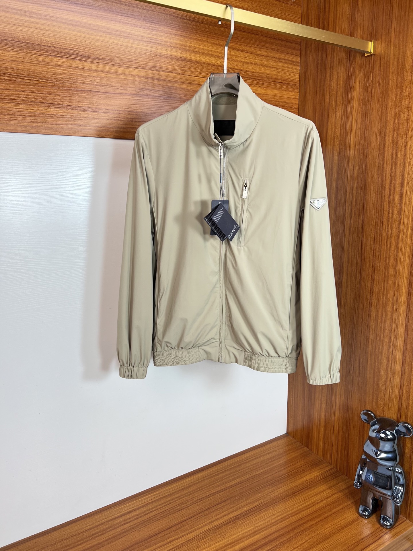 NO:570162,Prada/Prada 2025 new autumn and winter new products, complete with three labels, jackets and coats. Good products need no introduction. Look at the details. Counter size M-XXXL /140 recommended L,, prada, prada, jackets & coats, jackets & coats, alexander wang19860909Prada/普拉达 2025年秋冬新品上新 三标齐全 夹克外套 好货不用过多介绍 看细节 专柜码数M-XXXL /140建议L,,prada,prada,jackets & coats,jackets & coats,alexander wang,Men's clothing