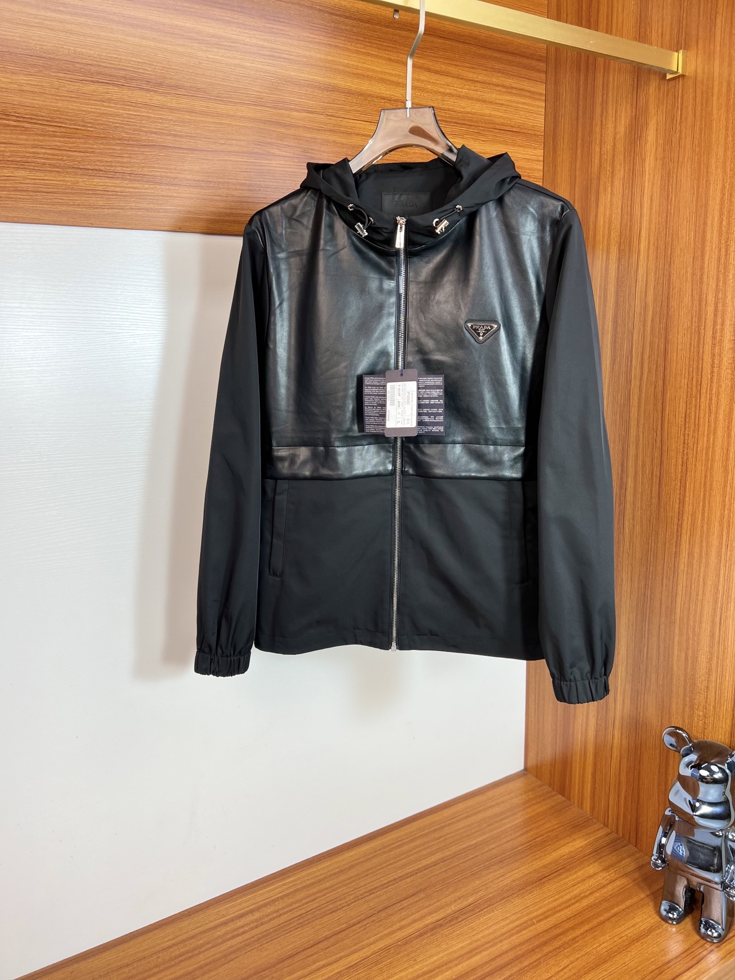 NO:571462,Prada/Prada 2025 new autumn and winter new products, complete with three labels, jackets and coats. Good products need no introduction. Look at the details. Counter size M-XXXL /140 recommended L,, prada, prada, jackets & coats, jackets & coats, alexander wang19860909Prada/普拉达 2025年秋冬新品上新 三标齐全 夹克外套 好货不用过多介绍 看细节 专柜码数M-XXXL /140建议L,,prada,prada,jackets & coats,jackets & coats,alexander wang,Men's clothing