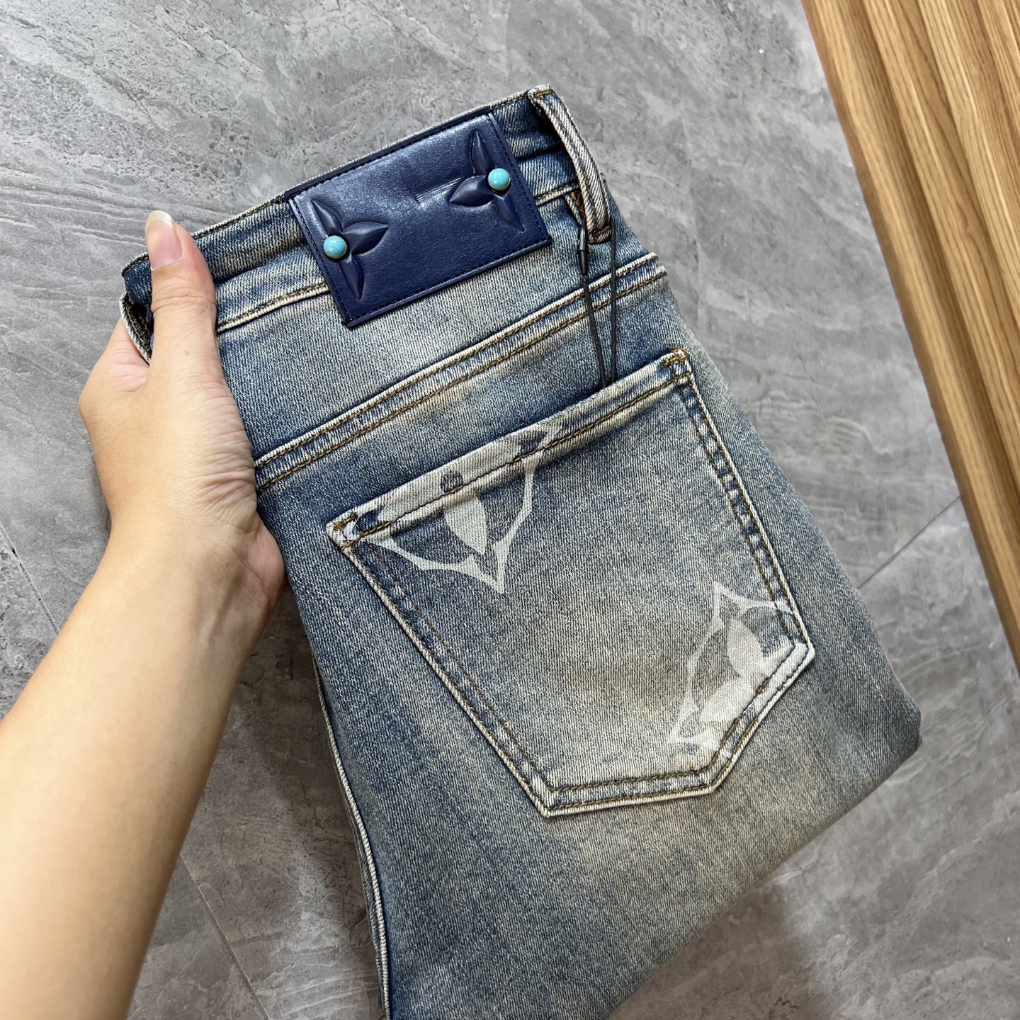 NO:523928,LV/Louis Vuitton 2025 autumn and winter new products, complete three standards, jeans, good products, don't need to be introduced too much, look at the details, counter code number 29-38 175/140 upper body 32,,louis vuitton,louis vuitton,jeans,alexander wang19860909LV/路易威登 2025秋冬新品 三标齐全 牛仔裤 好货不用过多介绍 看细节 专柜码数29-38 175/140上身32码,,louis vuitton,louis vuitton,jeans,alexander wang,Men's clothing