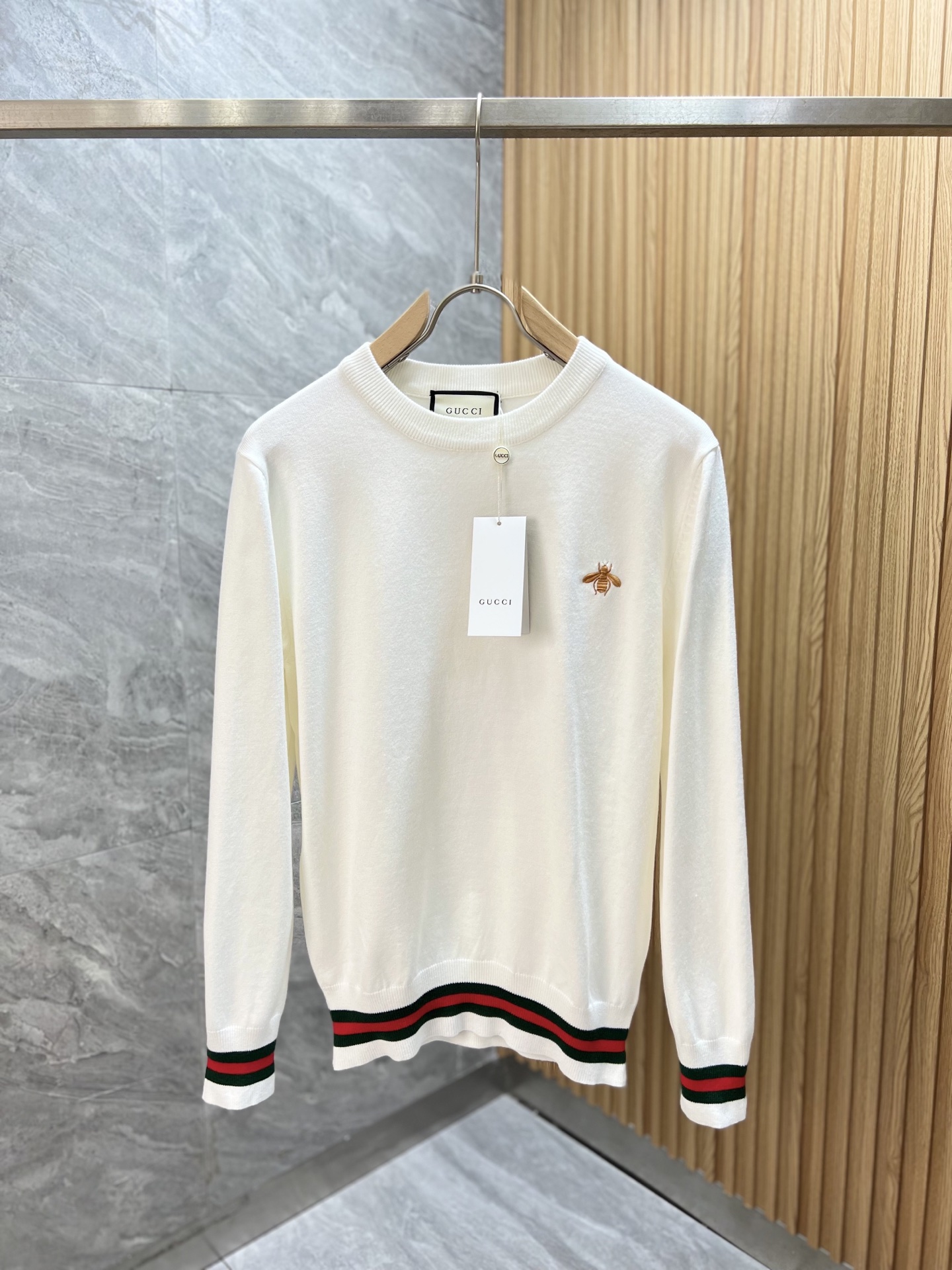NO:570222,Gucci/Gucci 2025 autumn and winter new products, complete with three labels, round neck sweater, good product, no need to introduce too much, look at the details, counter size M-XXXL /140 recommended L,,gucci,sweaters,alexander wang19860909Gucci/古奇 2025年秋冬新品上新 三标齐全 圆领毛衣 好货不用过多介绍 看细节 专柜码数M-XXXL /140建议L,,gucci,sweaters,alexander wang,Men's clothing