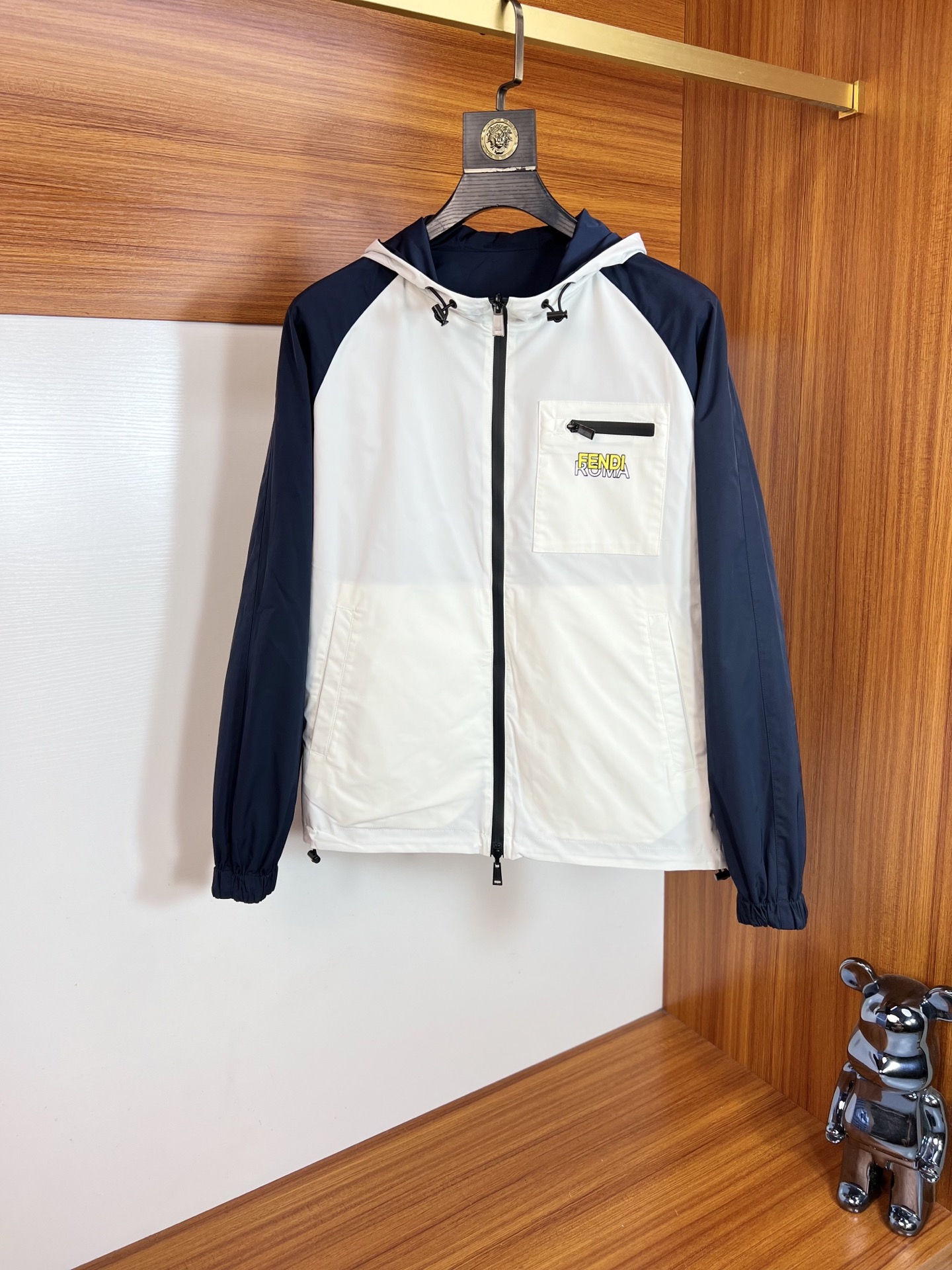 NO:571470,Fendi/Fendi 2025 new autumn and winter new products, complete with three labels, double-sided jackets and coats. Good products need no introduction. Look at the details. Counter size M-XXXL /140 recommended L,,fendi,fendi,jackets & coats,jackets & coats,alexander wang19860909Fendi/芬迪 2025年秋冬新品上新 三标齐全 双面夹克外套 好货不用过多介绍 看细节 专柜码数M-XXXL /140建议L,,fendi,fendi,jackets & coats,jackets & coats,alexander wang,Men's clothing