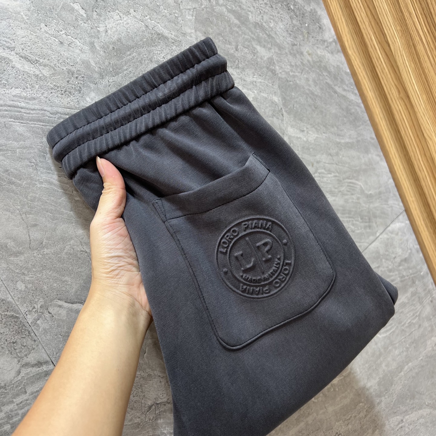 NO:547282,LP new autumn and winter products, complete three standards, elastic pants, casual pants, good products, don't need to introduce too much, look at the details, counter number M-XXXXL /140 upper body L,,loro piana,alexander wang19860909LP 秋冬新品 三标齐全 松紧裤 休闲裤 好货不用过多介绍 看细节 专柜码数M-XXXXL /140上身L,,loro piana,alexander wang,Men's clothing