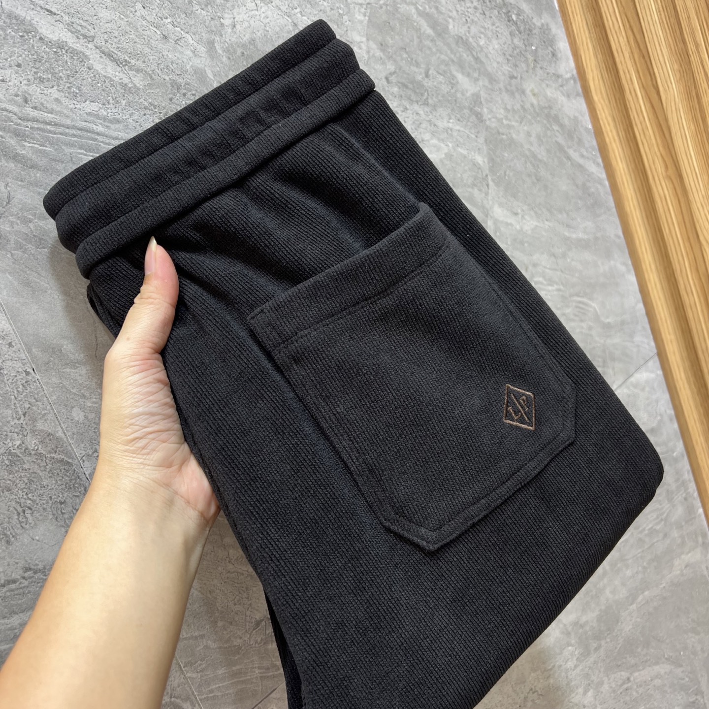 NO:547293,LP new autumn and winter products, complete three standards, elastic pants, casual pants, good products, don't need to introduce too much, look at the details, counter number M-XXXXL /140 upper body L,,loro piana,alexander wang19860909LP 秋冬新品 三标齐全 松紧裤 休闲裤 好货不用过多介绍 看细节 专柜码数M-XXXXL /140上身L,,loro piana,alexander wang,Men's clothing