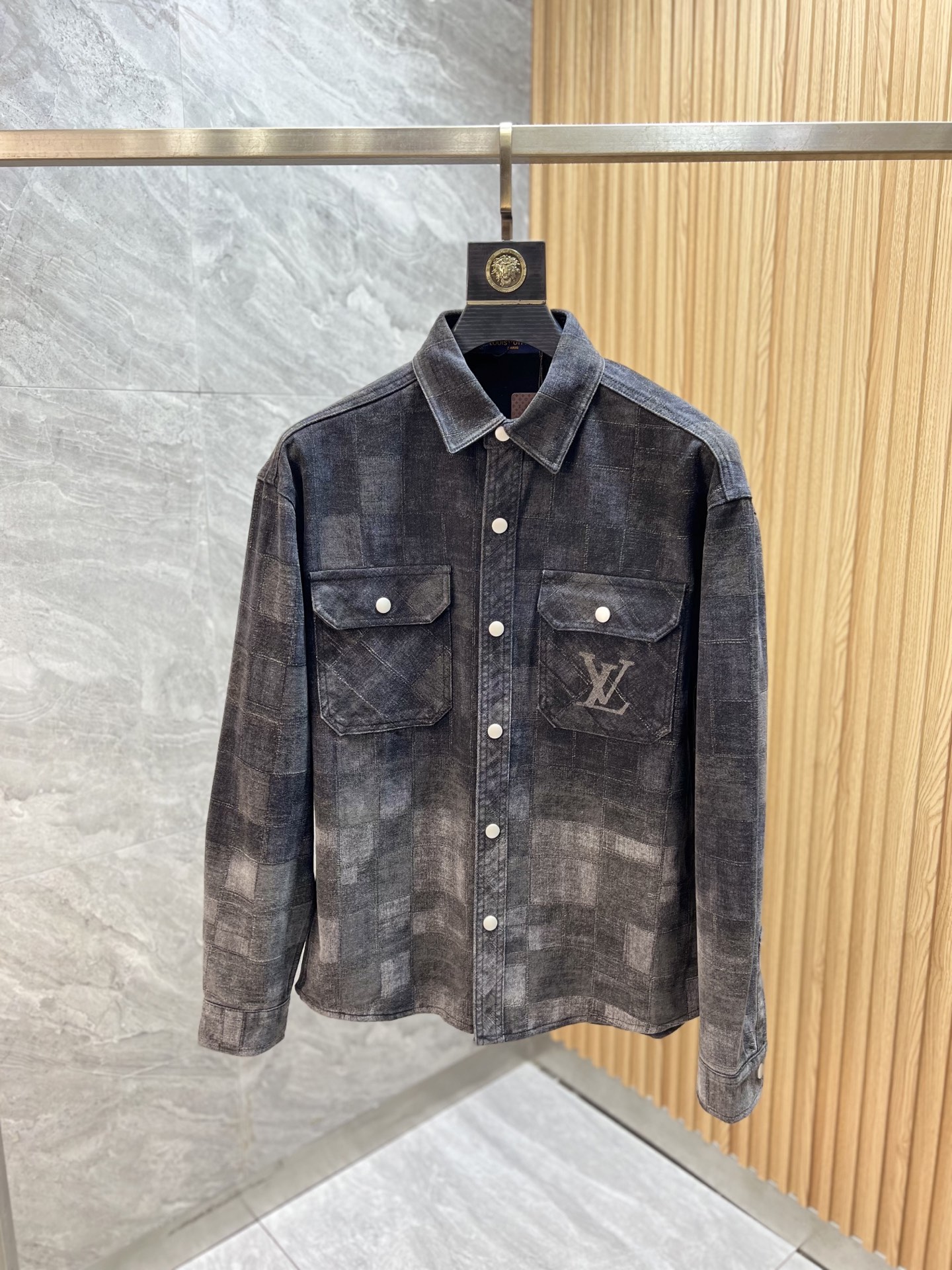 NO:571472,LV/Louis Vuitton 2025 autumn and winter new products, complete with three labels, shirts, jackets, coats, good products, no need to introduce too much, look at the details, counter size M-XXXL /140 recommended L,, louis vuitton, louis vuitton, jackets & coats, jackets & coats, shirts, alexander wang19860909LV/路易威登 2025年秋冬新品上新 三标齐全 衬衫 夹克外套 好货不用过多介绍 看细节 专柜码数M-XXXL /140建议L,,louis vuitton,louis vuitton,jackets & coats,jackets & coats,shirts,alexander wang,Men's clothing