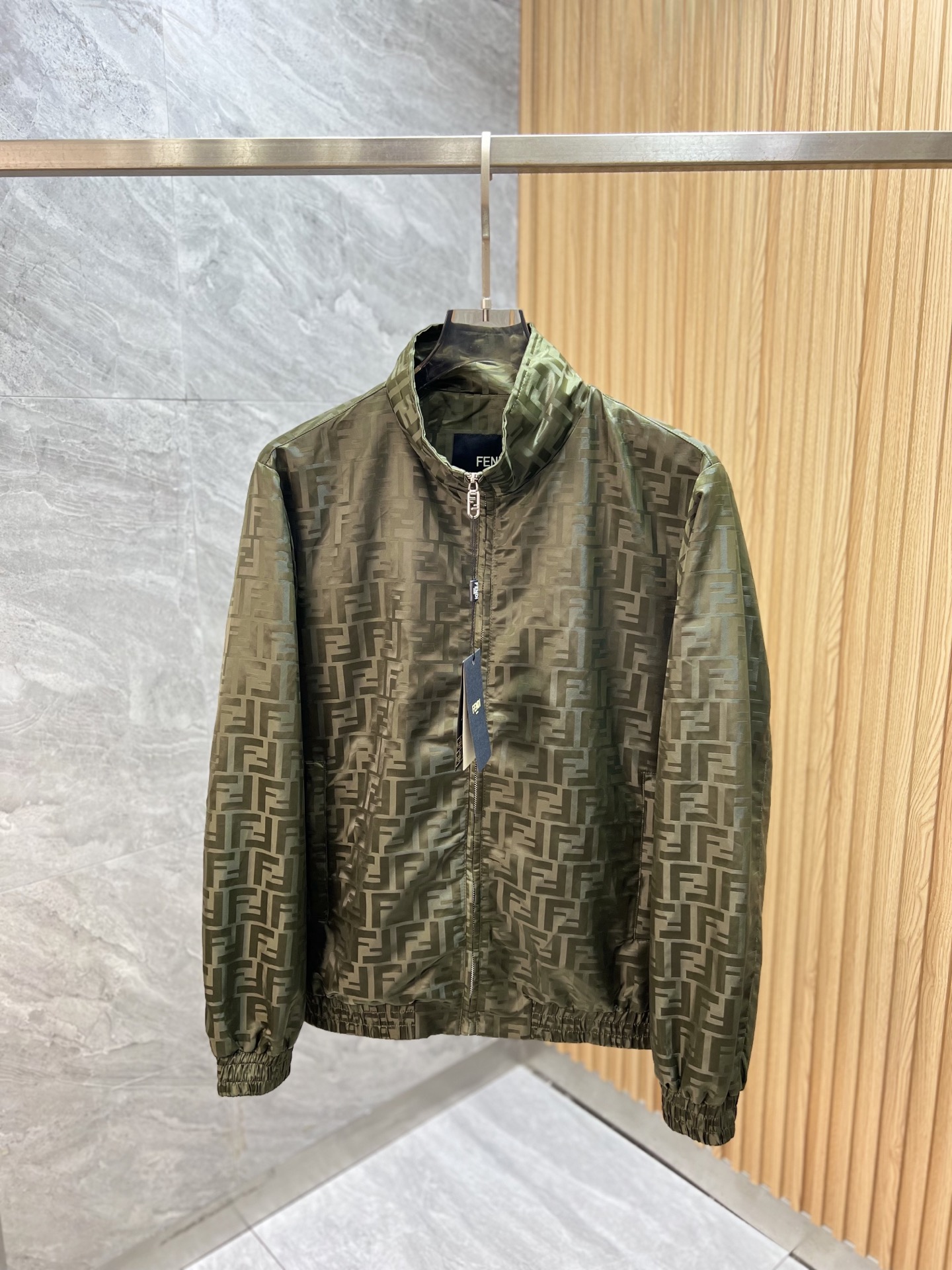 NO:547324,Fendi/Fendi 2025 new autumn and winter products are available, complete three standards, jackets, no need to introduce too much good products, look at the details, counter code M-XXXL 175/140 Suggestions,,fendi,fendi, jackets & coats,jackets & coats,alexander wang19860909Fendi/芬迪 2025年秋冬新品上新 三标齐全 夹克外套 好货不用过多介绍 看细节 专柜码数M-XXXL 175/140建议L,,fendi,fendi,jackets & coats,jackets & coats,alexander wang,Men's clothing