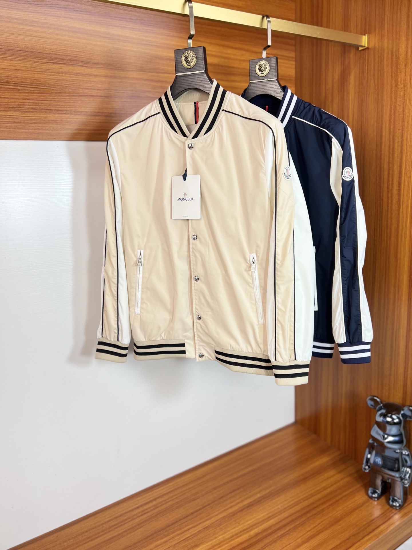 NO:548966,Moncler/家口用 2025 autumn and winter new products are available, complete three standards, jackets, no need to introduce too much good products, look at the details, counter number M-XXXL /140 suggestions L,,Moncler, jackets & coats,jackets & coats,alexander wang19860909Moncler/蒙口 2025年秋冬新品上新 三标齐全 夹克外套 好货不用过多介绍 看细节 专柜码数M-XXXL /140建议L,,Moncler,jackets & coats,jackets & coats,alexander wang,Men's clothing