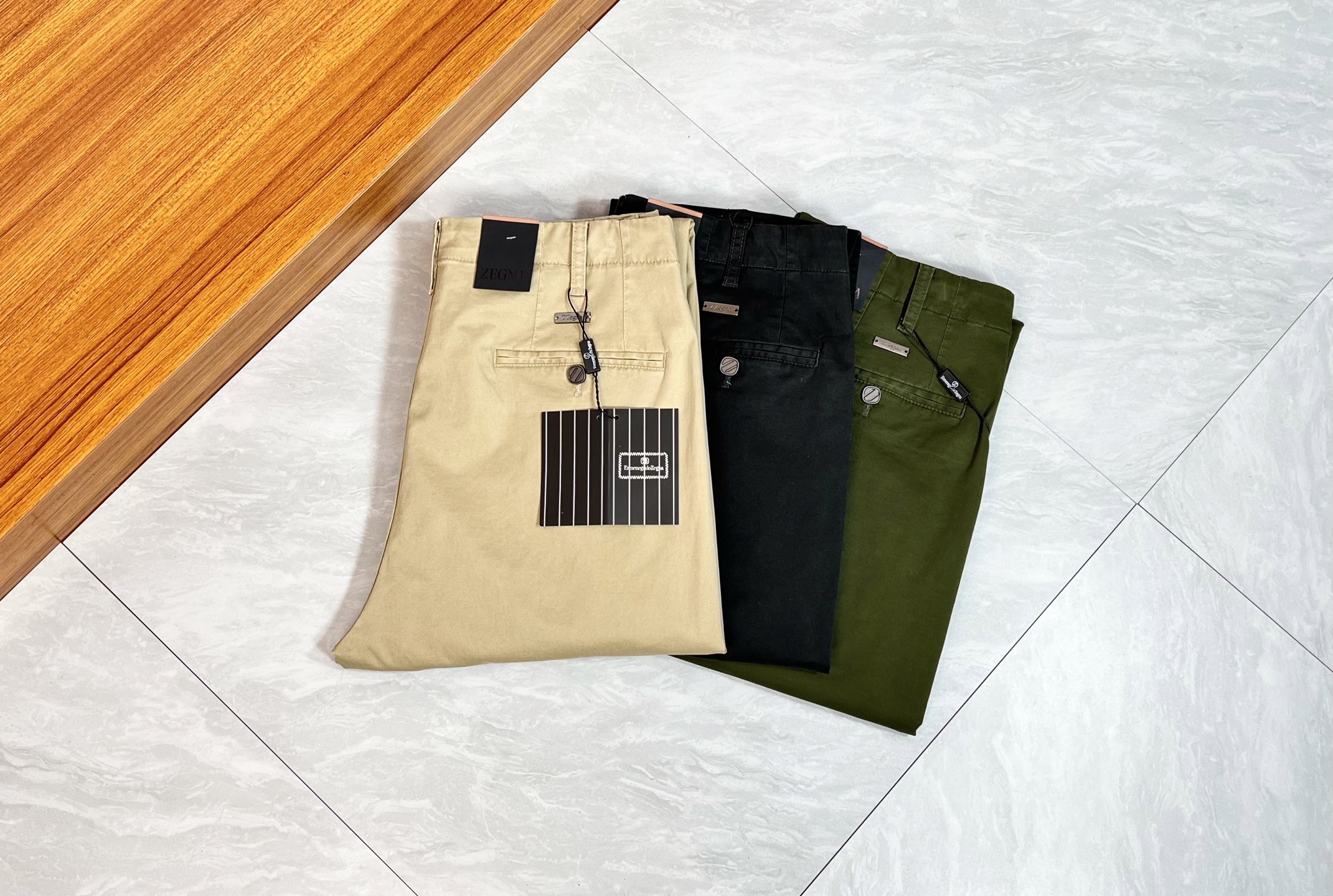 NO:548983,zZEGNA/Jenia 2025 autumn and winter new products, complete three standards, trousers, casual pants, good products, don't need to introduce too much, look at the details, counter number 29-38 / 140 upper body 32,,zegna,alexander wang19860909zZEGNA/杰尼亚 2025秋冬新品 三标齐全 西裤 休闲裤 好货不用过多介绍 看细节 专柜码数29-38 /140上身32码,,zegna,alexander wang,Men's clothing