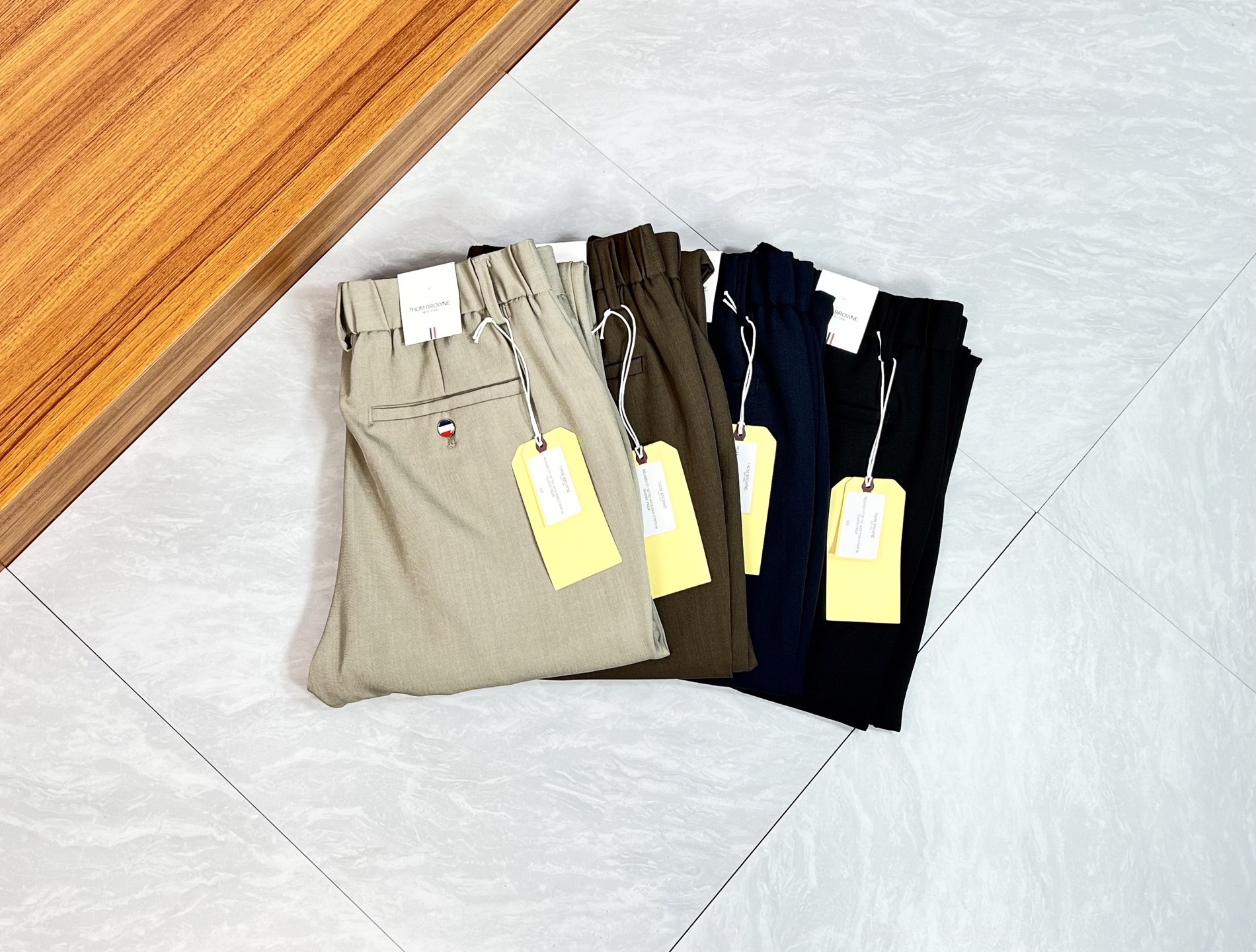 NO:548993,TB 2025 autumn and winter new products, complete three standards, trousers, casual pants, good products, don't need to introduce too much, look at the details, counter number 29-38 / 140 upper body 32 sizes,,alexander wang19860909TB 2025秋冬新品 三标齐全 西裤 休闲裤 好货不用过多介绍 看细节 专柜码数29-38 /140上身32码,,alexander wang,Men's clothing