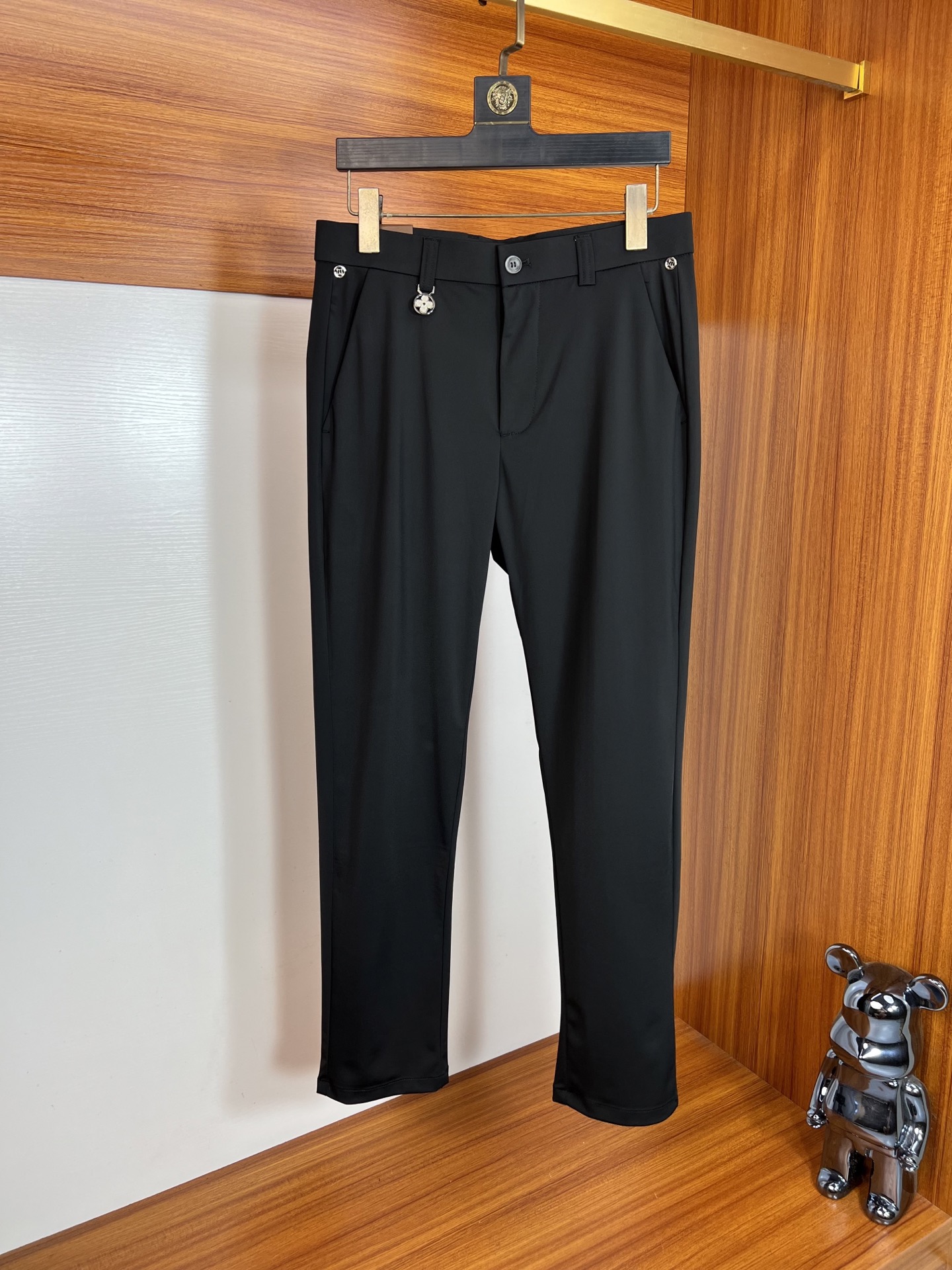 NO:656943,LV/Louis Vuitton 2025 autumn and winter new products, complete with three labels, trousers and casual pants. Good products need no introduction. Look at the details. Counter size 29-38 175/140 upper body size 32, louis vuitton, louis vuitton, alexander wang19860909LV/路易威登 2025秋冬新品 三标齐全 西裤 休闲裤 好货不用过多介绍 看细节 专柜码数29-38 175/140上身32码,,louis vuitton,louis vuitton,alexander wang,Men's clothing