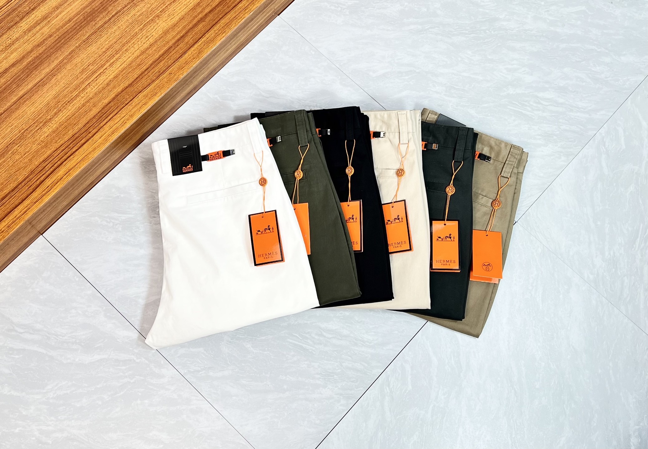 NO:548975,Hermes/Hermes 2025 autumn and winter new products, complete three standards, trousers, casual pants, good products, don't need to introduce too much, look at the details, counter number 29-38 / 140 upper body 32 sizes,,hermes,hermes,alexander wang19860909Hermes/爱马仕 2025秋冬新品 三标齐全 西裤 休闲裤 好货不用过多介绍 看细节 专柜码数29-38 /140上身32码,,hermes,hermes,alexander wang,Men's clothing