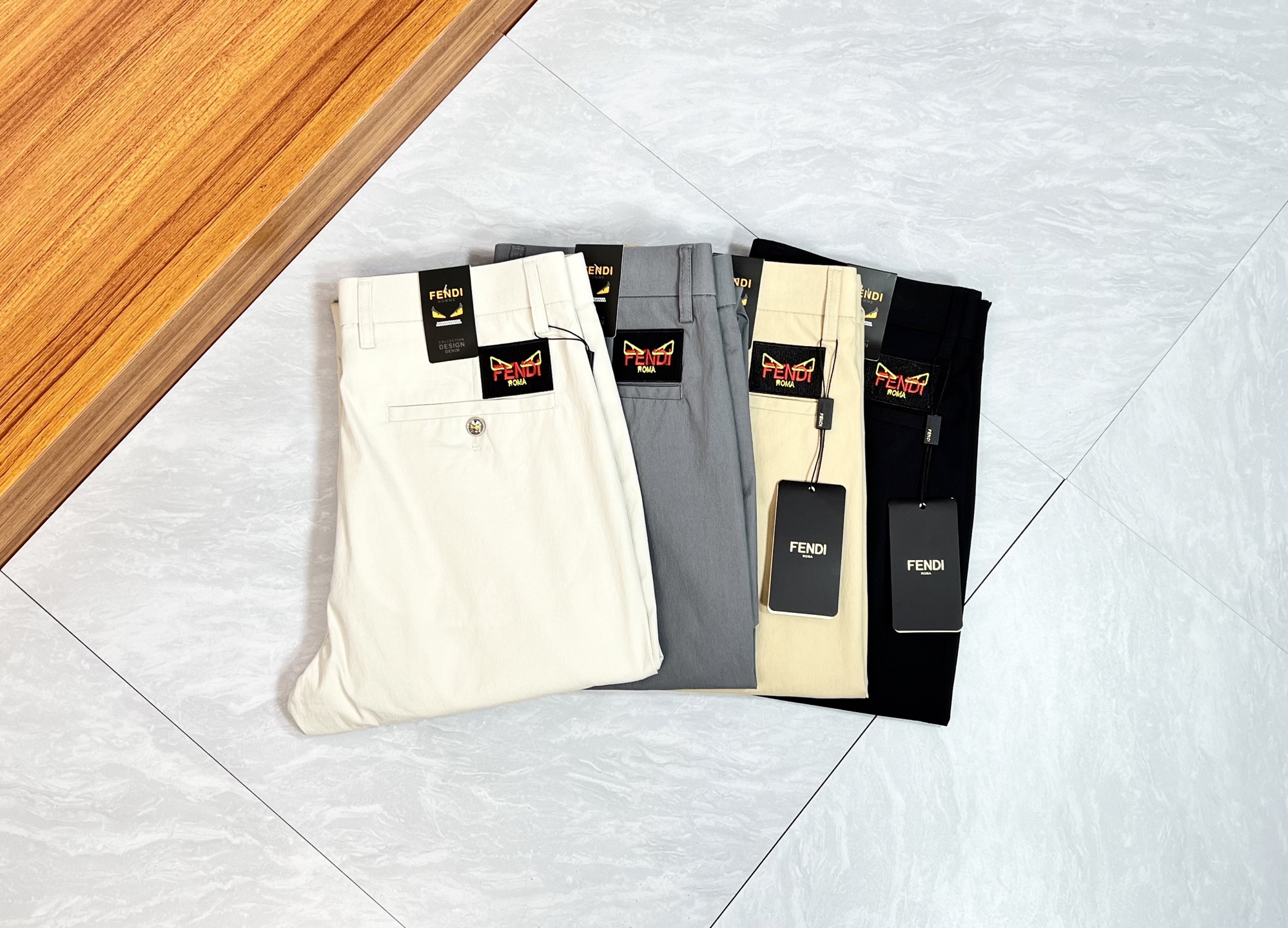 NO:548978,Fendi/Fendi 2025 autumn and winter new products, complete three standards, trousers, casual pants, good products, don't need to introduce too much, look at the details, counter number 29-38 / 140 upper body 32,,fendi,fendi,alexander wang19860909Fendi/芬迪 2025秋冬新品 三标齐全 西裤 休闲裤 好货不用过多介绍 看细节 专柜码数29-38 /140上身32码,,fendi,fendi,alexander wang,Men's clothing