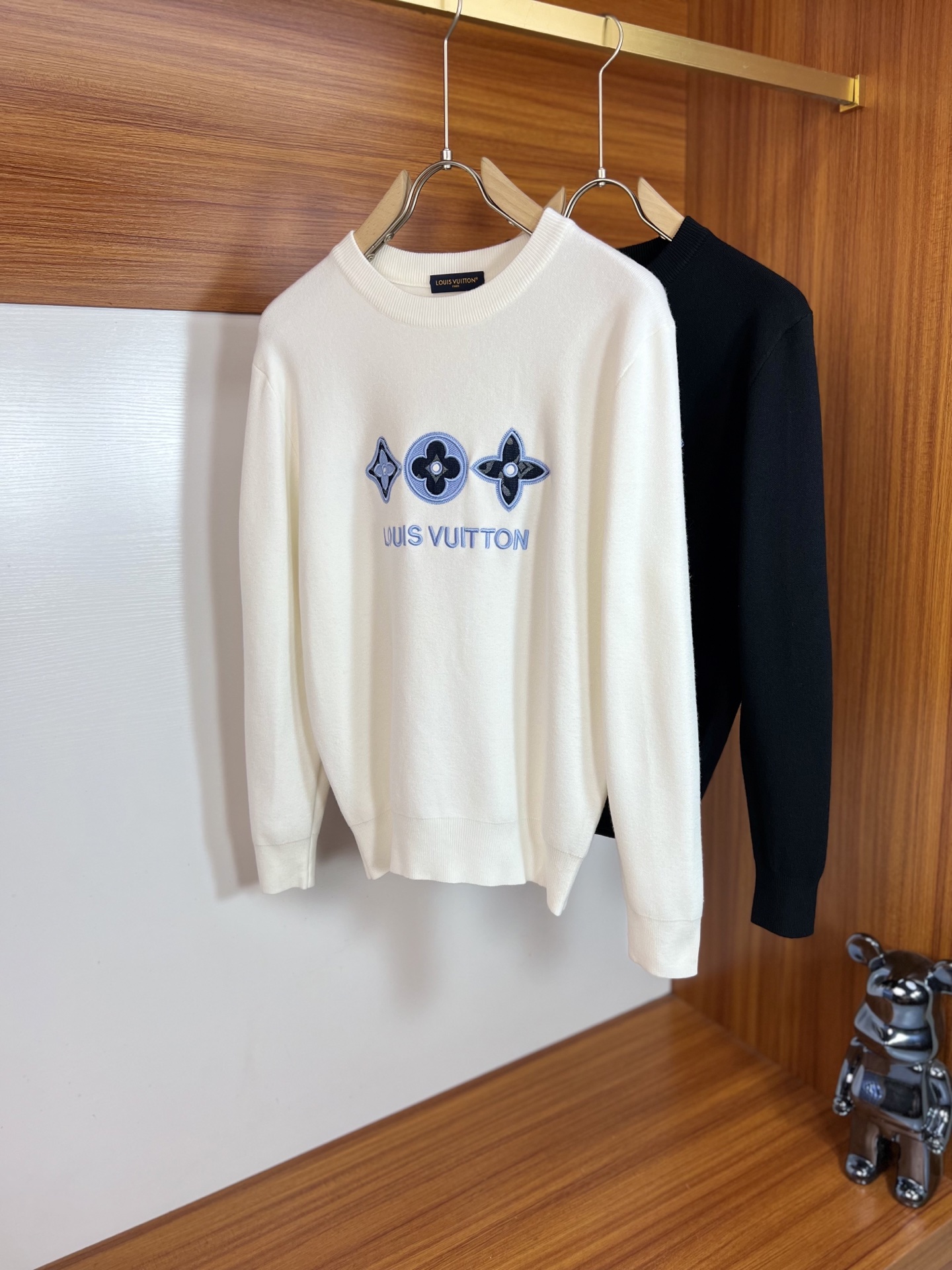 NO:548962,LV/Louis Vuitton 2025 new autumn and winter products are available, complete three standards, round neck sweater, good products do not need to be introduced too much, look at the details, counter number M-XXXL /140 suggestions L,,louis vuitton,louis vuitton,sweaters,alexander wang19860909LV/路易威登 2025年秋冬新品上新 三标齐全 圆领毛衣 好货不用过多介绍 看细节 专柜码数M-XXXL /140建议L,,louis vuitton,louis vuitton,sweaters,alexander wang,Men's clothing