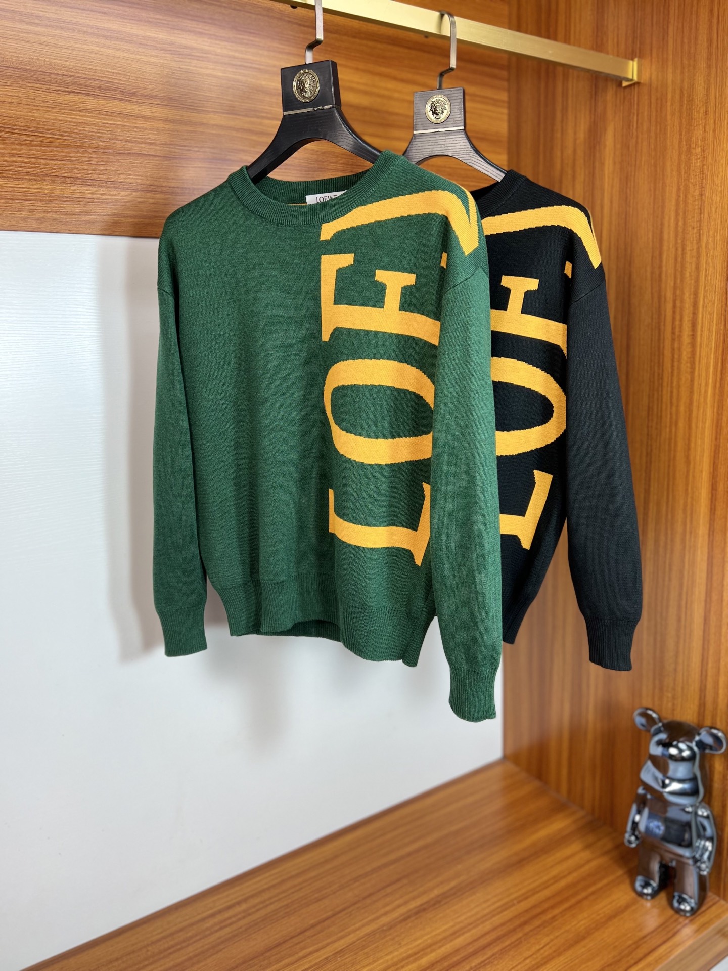 NO:572388,Loewe/Luo Yiwei 2025 new autumn and winter new products, complete with three labels, round neck sweater, good product, no need to introduce too much, look at the details, counter size M-XXXL 175/140, recommended L,, loewe, loewe, sweaters, alexander wang19860909Loewe/罗意威 2025年秋冬新品上新 三标齐全 圆领毛衣 好货不用过多介绍 看细节 专柜码数M-XXXL 175/140建议L,,loewe,loewe,sweaters,alexander wang,Men's clothing