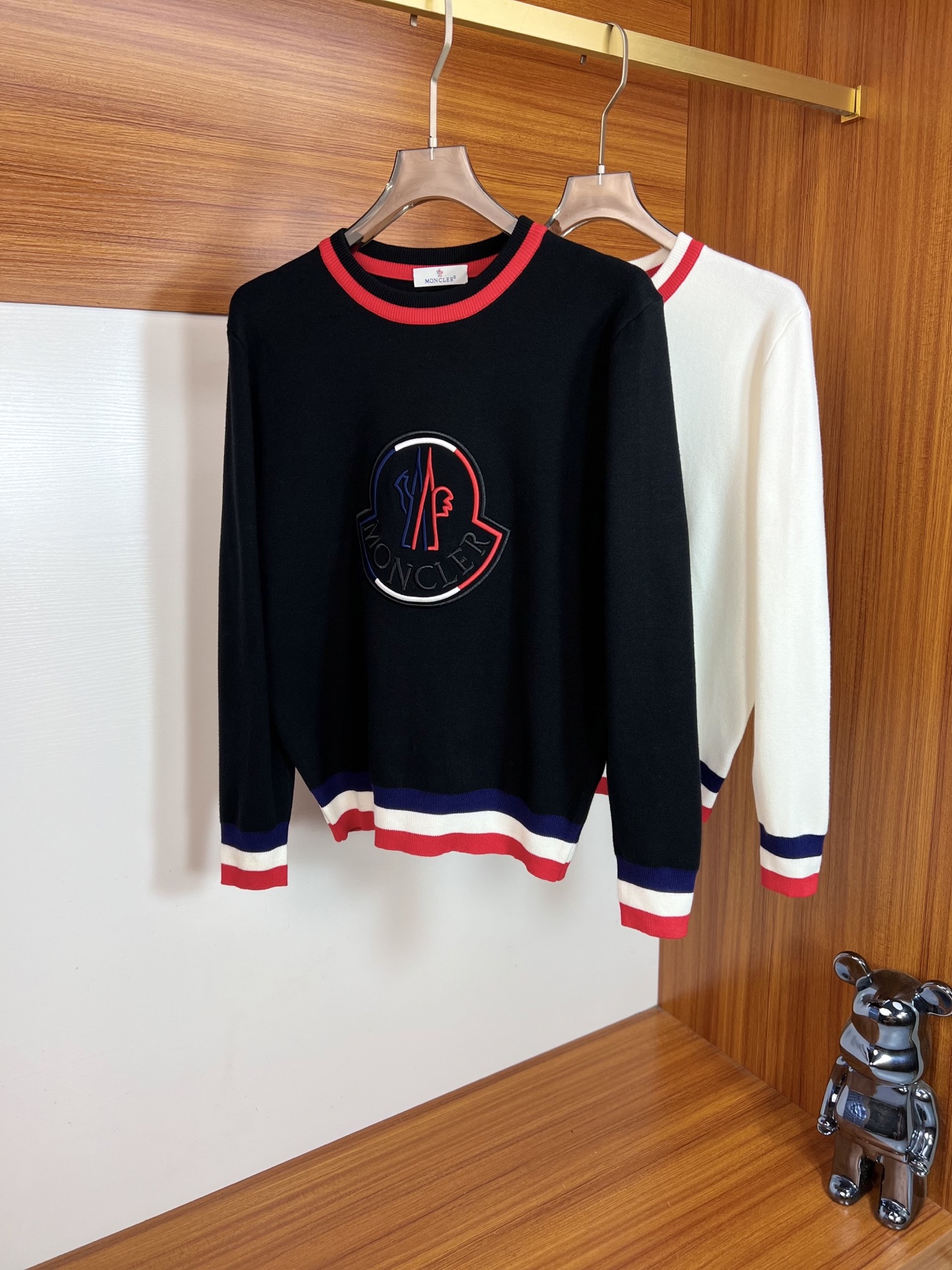 NO:572376,Moncler/Mongolian 2025 autumn and winter new products, complete with three labels, round neck sweater, good product, no need to introduce too much, look at the details, counter size M-XXXL 175/140, recommended L,,Moncler,sweaters,alexander wang19860909Moncler/蒙口 2025年秋冬新品上新 三标齐全 圆领毛衣 好货不用过多介绍 看细节 专柜码数M-XXXL 175/140建议L,,Moncler,sweaters,alexander wang,Men's clothing