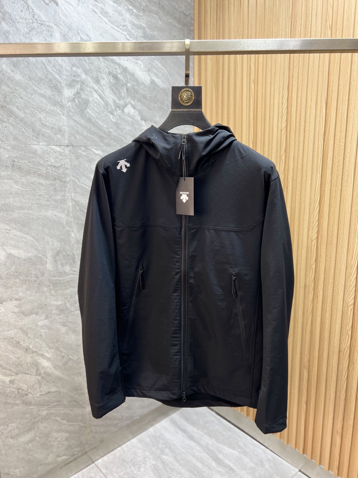 NO:599041,Descente 2025 autumn and winter new products, complete with three standards, jackets and coats, good products need no introduction, look at the details, counter size M-XXXL 175/140, recommended L,,jackets & coats,jackets & coats,alexander wang19860909迪桑特 2025年秋冬新品上新 三标齐全 夹克外套 好货不用过多介绍 看细节 专柜码数M-XXXL 175/140建议L,,jackets & coats,jackets & coats,alexander wang,Men's clothing