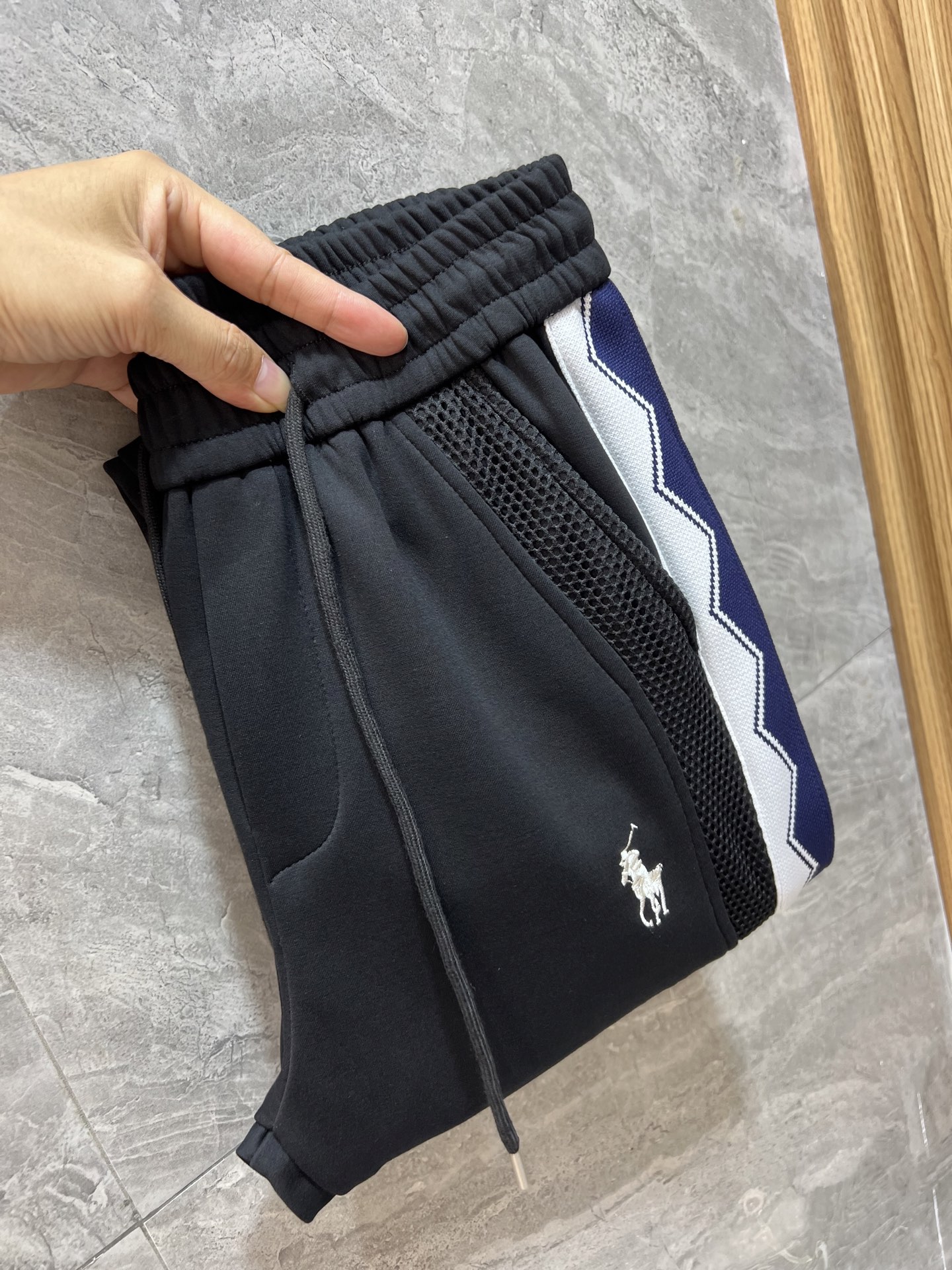 NO:524985,Paul 2025 autumn and winter new products, complete three standards, casual pants, no need to introduce too much good products, look at the details, counter number 30-38, 175/140 upper body 32, alexander wang19860909保罗 2025秋冬新品 三标齐全 休闲裤 好货不用过多介绍 看细节 专柜码数30-38 175/140上身32码,,alexander wang,Men's clothing